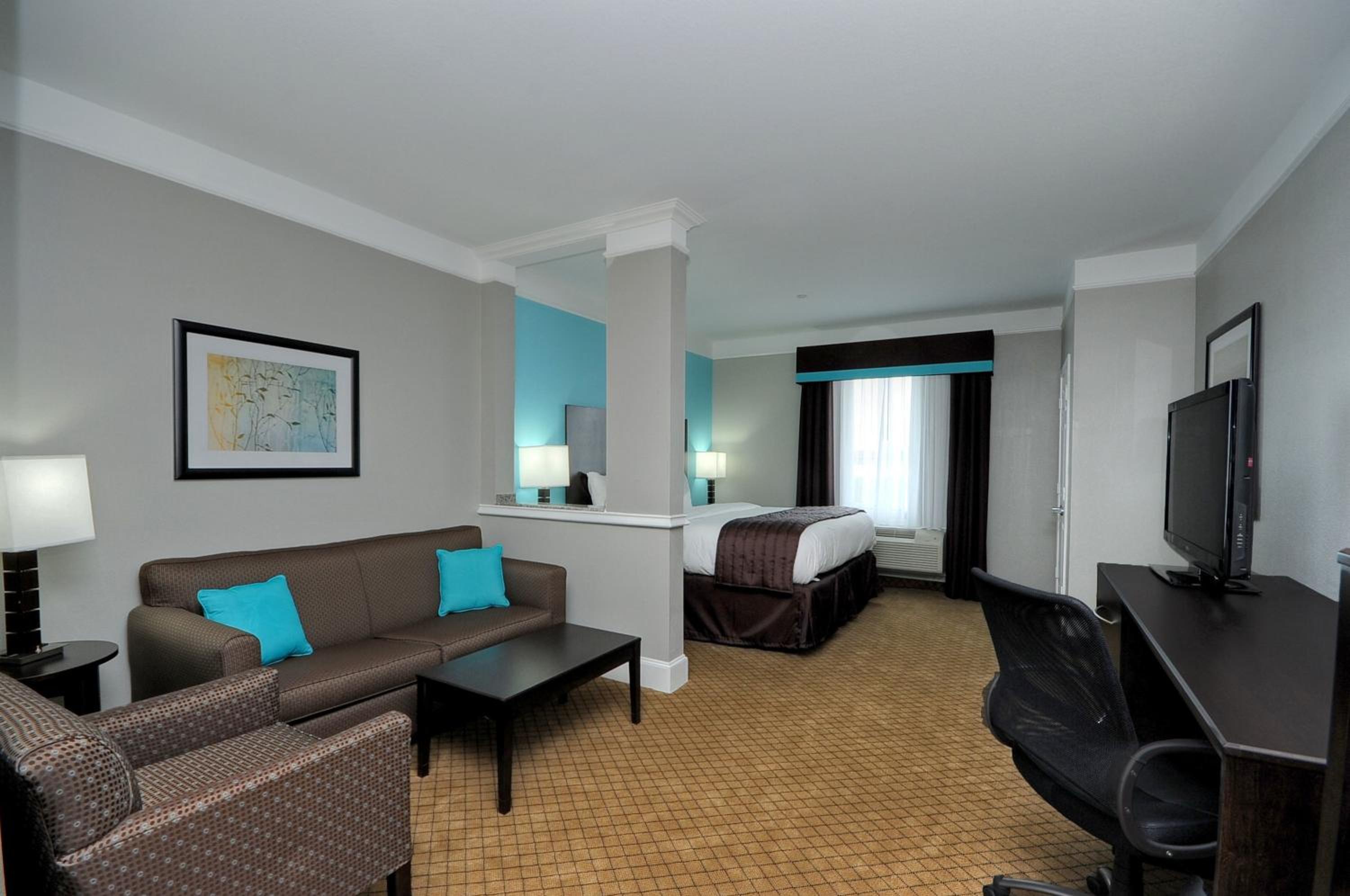 King Suite - Disability Access/Non-Smoking - Photo 2