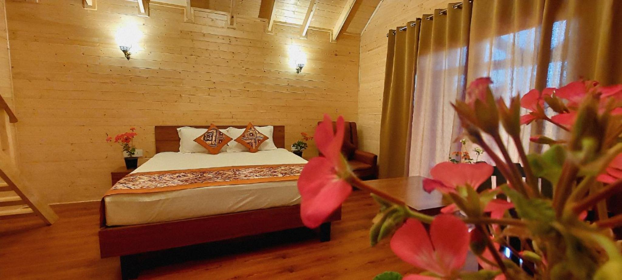 Deluxe Double Room (2 Adults + 1 Child) - Photo 4