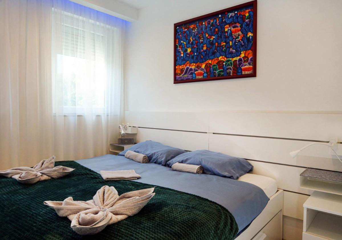 Two-Bedroom House photo 2