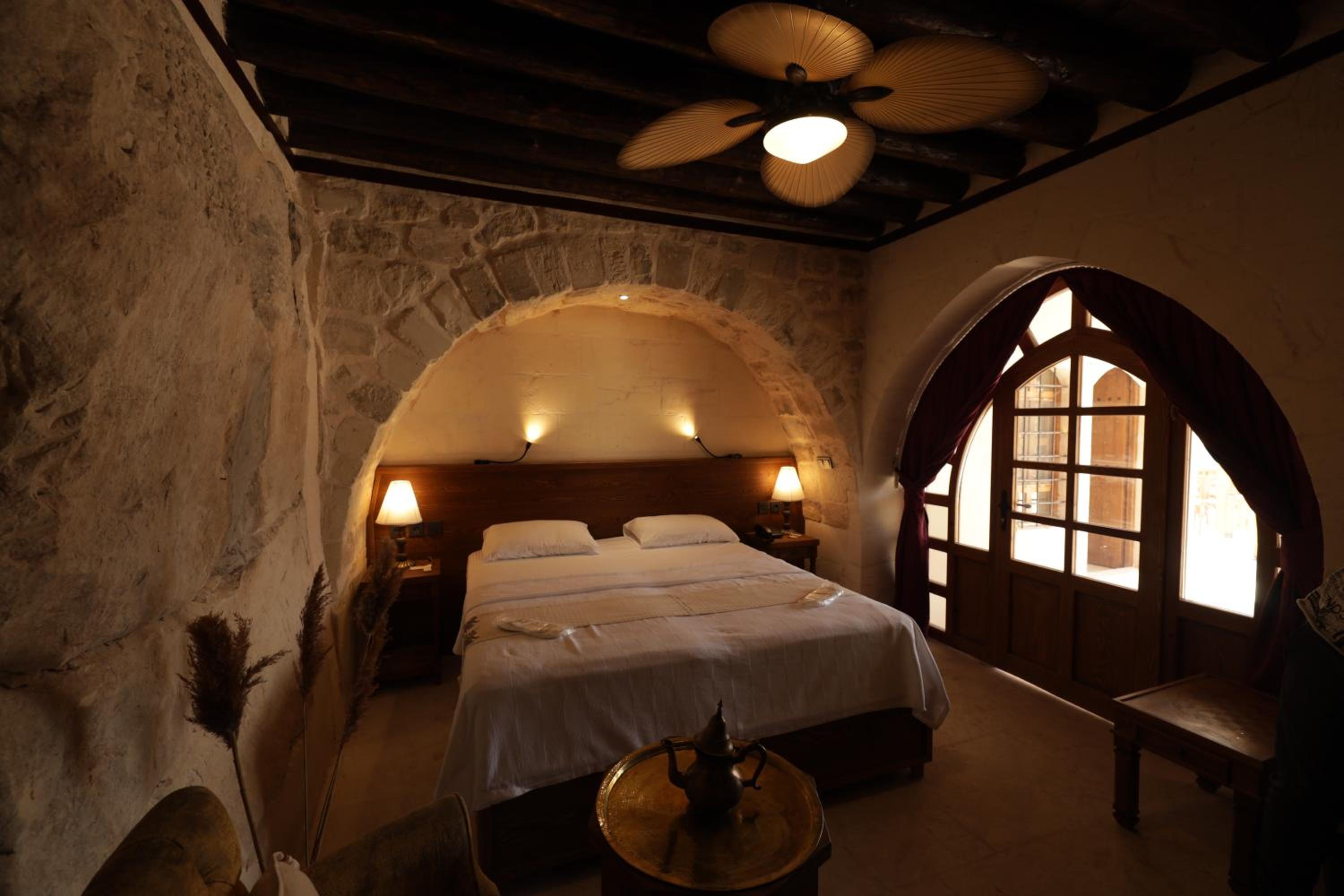 Double Room with Lake View - Photo 6