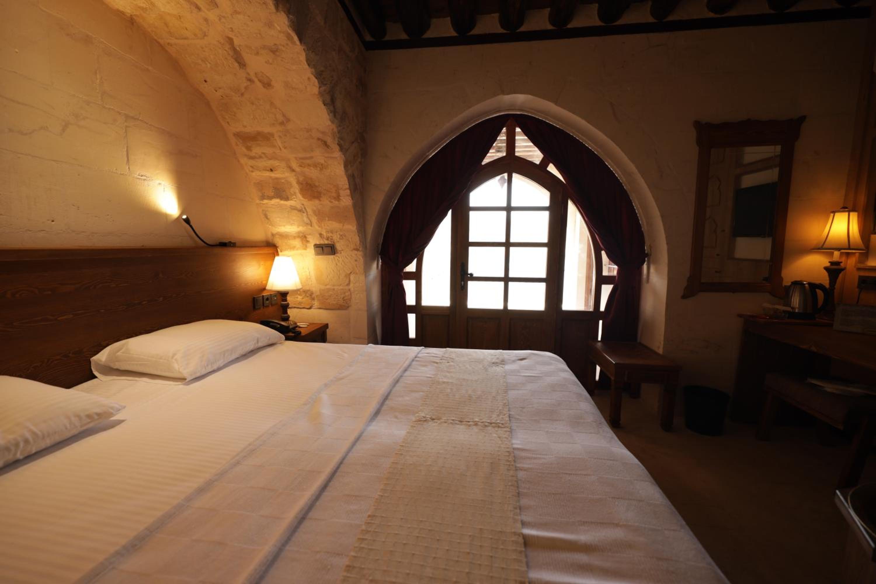 Double Room with Lake View - Photo 5
