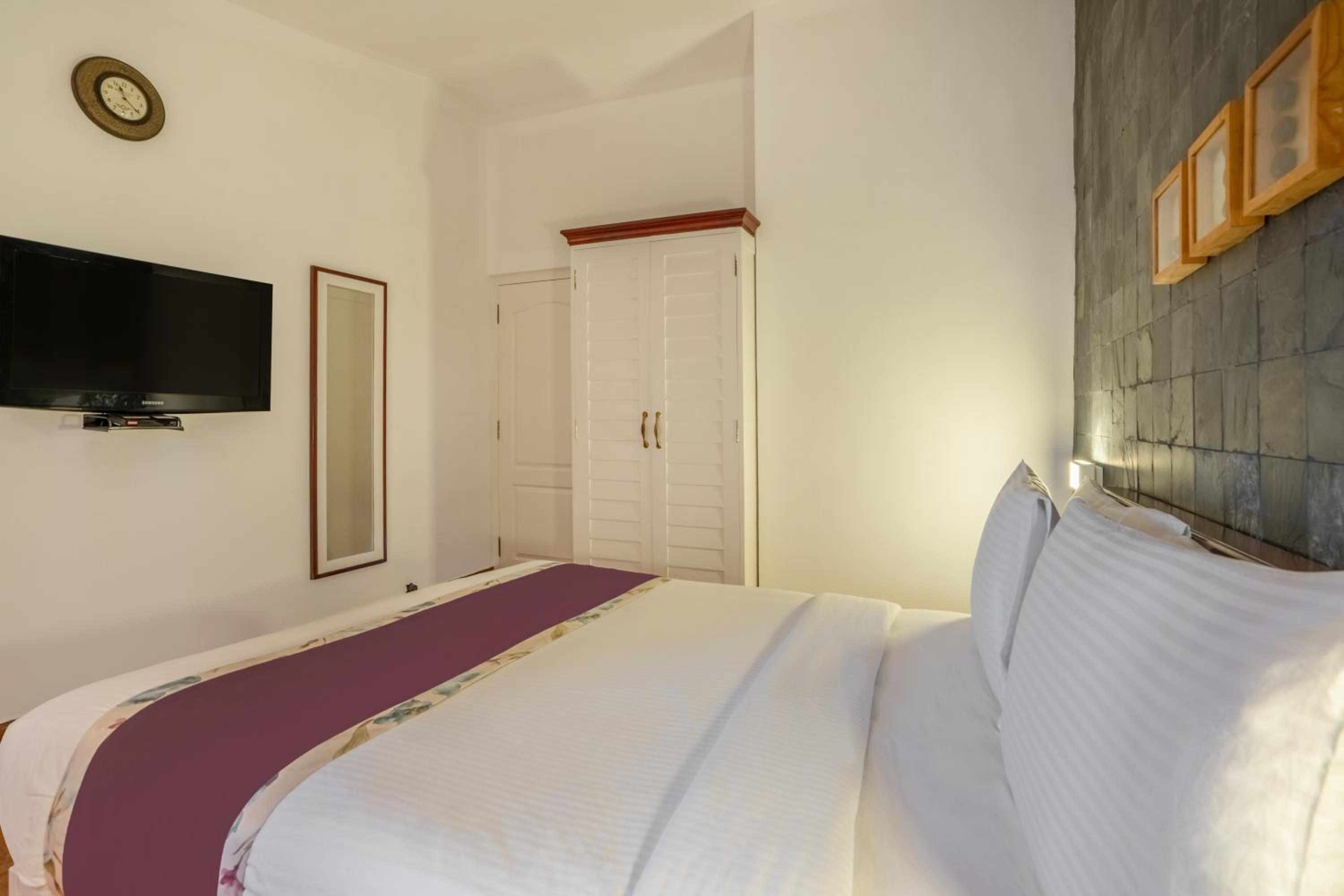 2 Bed Room Suite with Balcony and Garden View