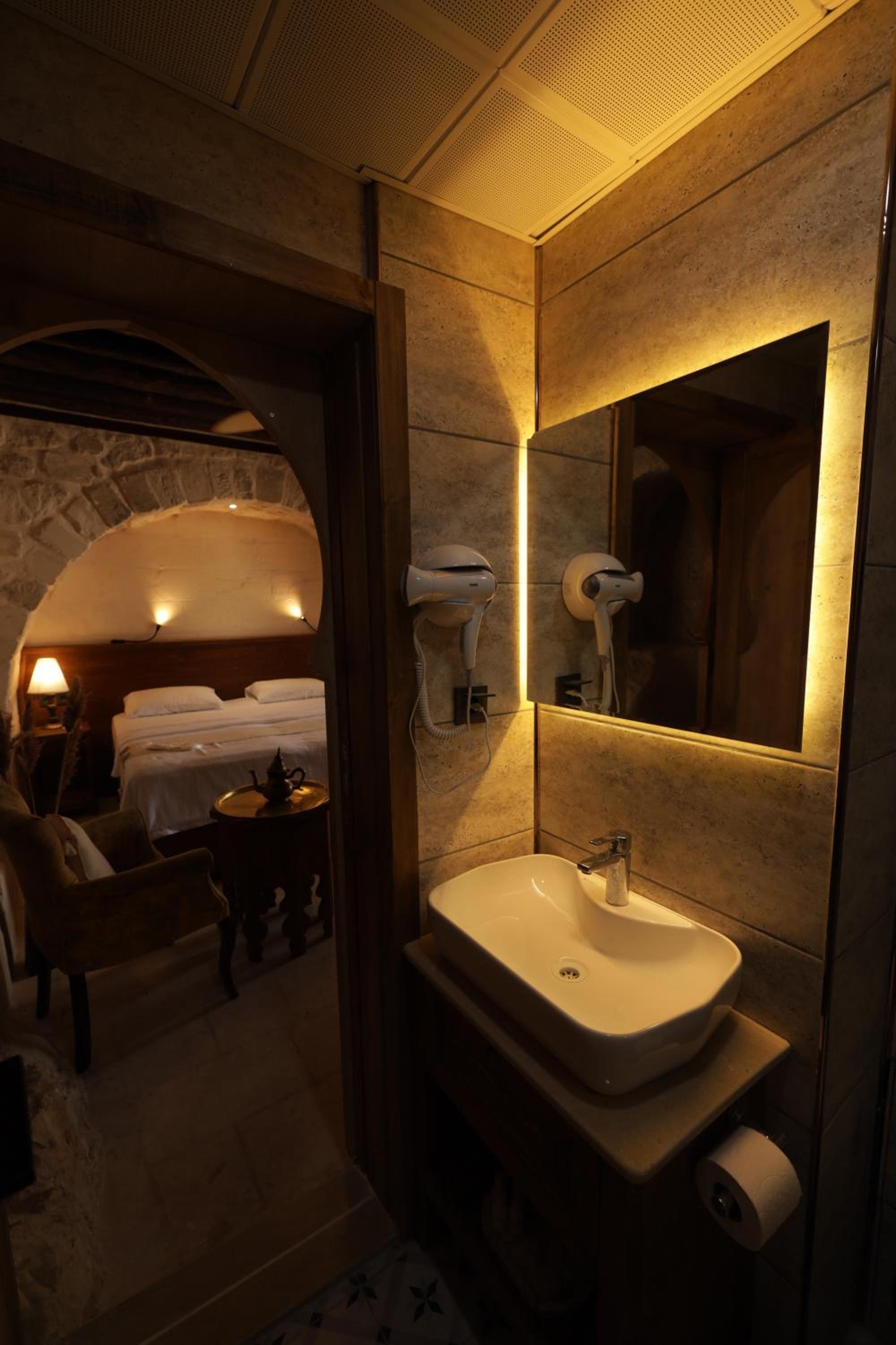 Double Room with Lake View - Photo 2