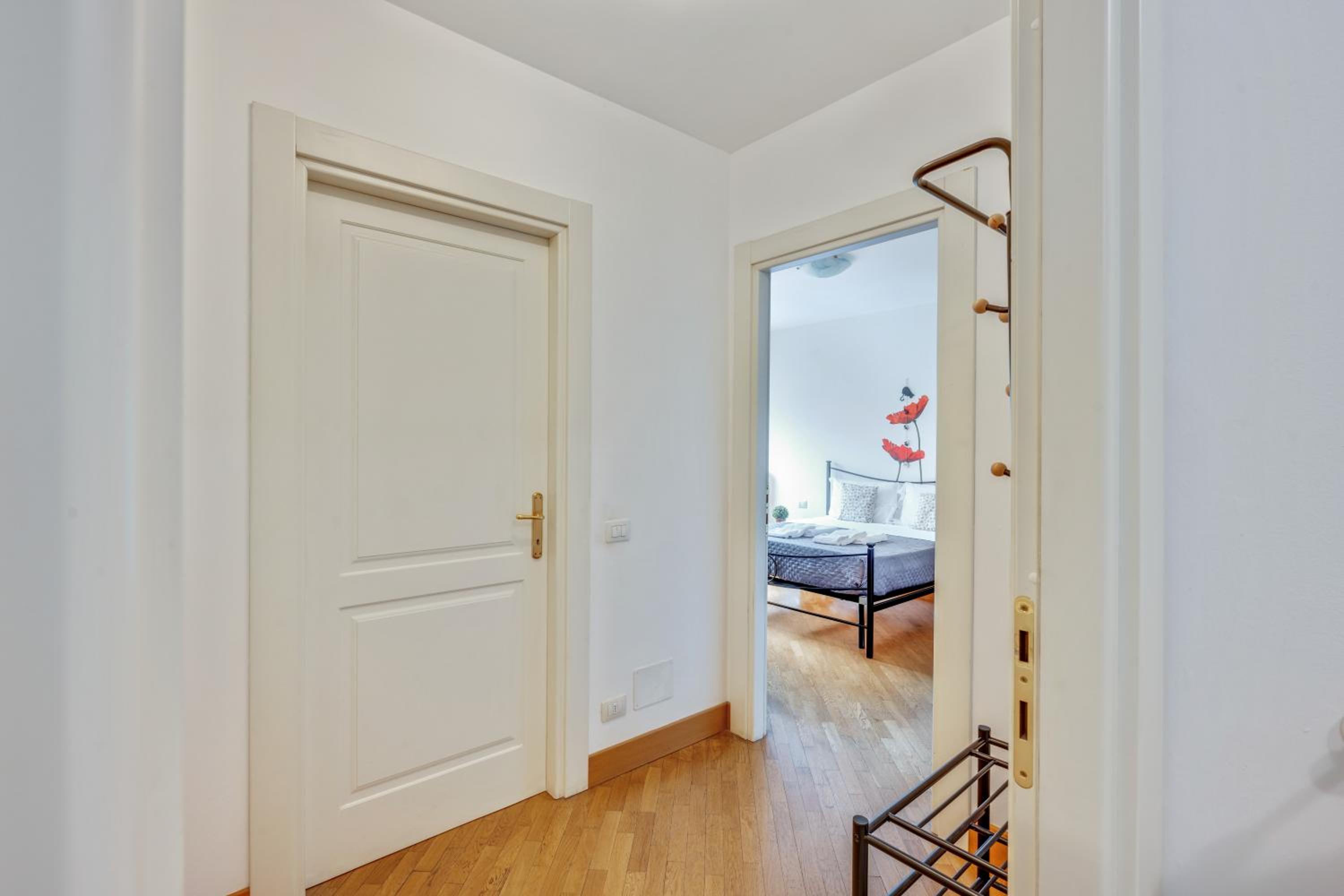 One-Bedroom Apartment photo 1