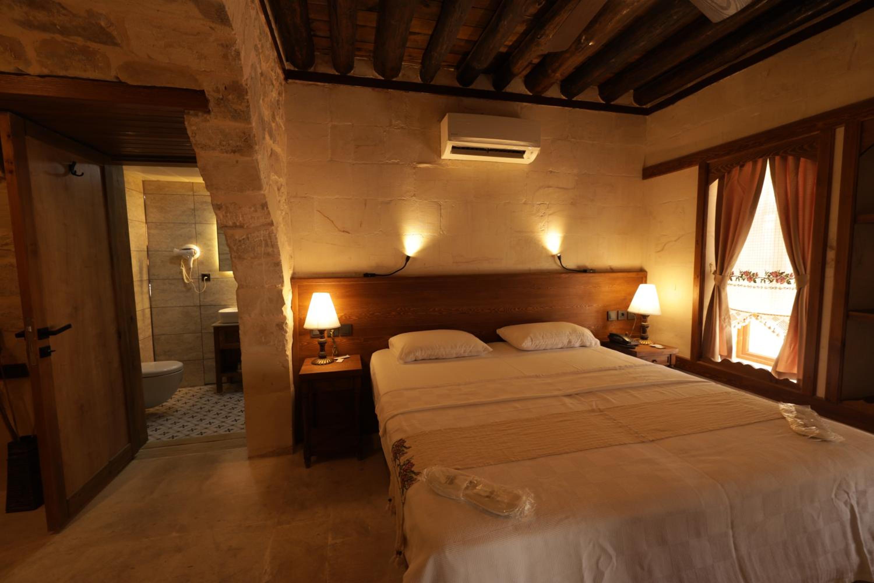 Triple Room with Lake View - Photo 2