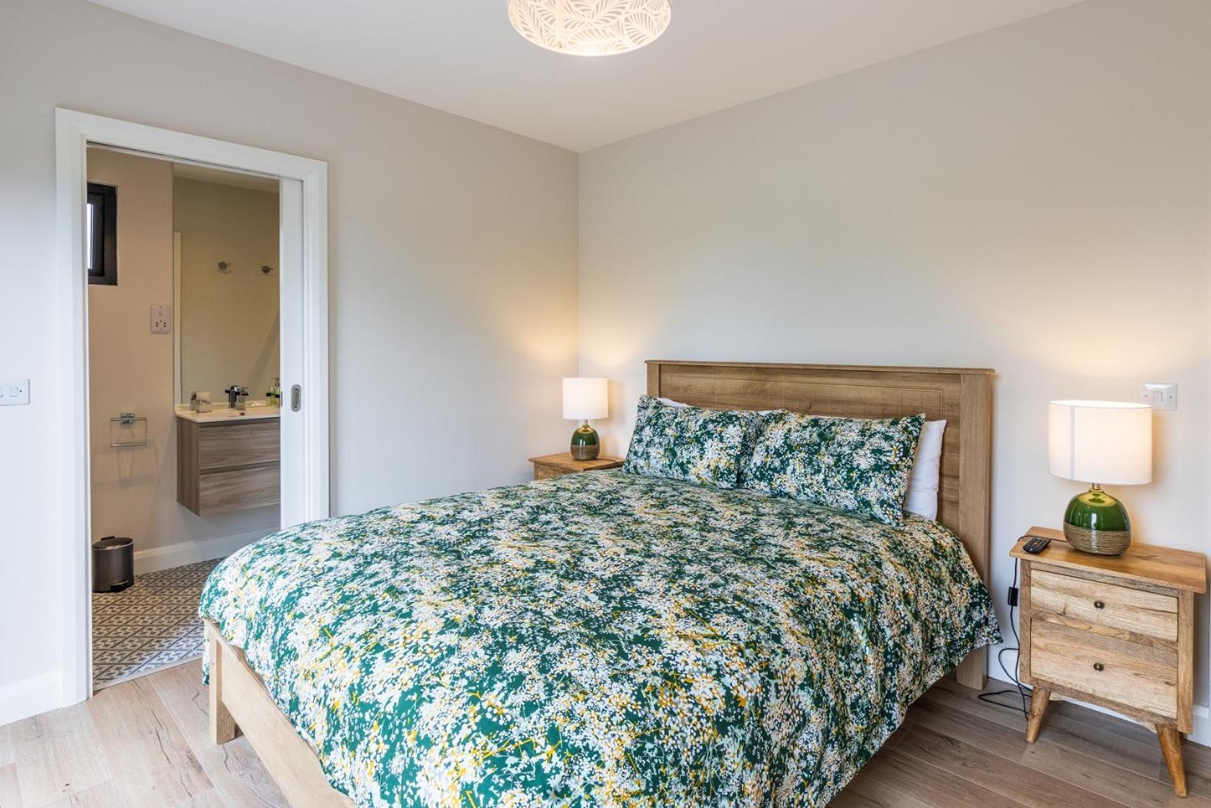 Two-Bedroom House - Photo 7