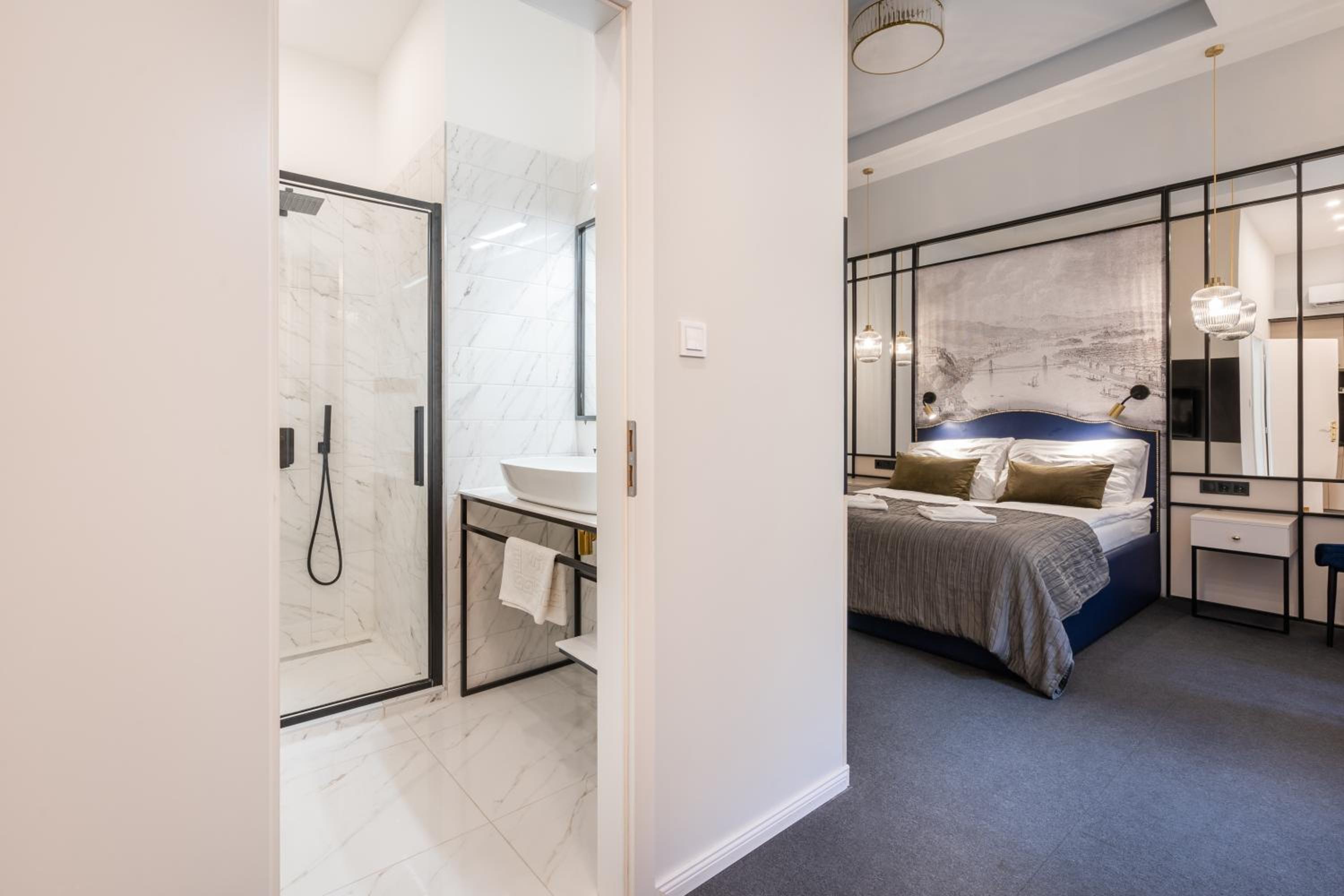 Deluxe Double Room with Extra Bed - Photo 16