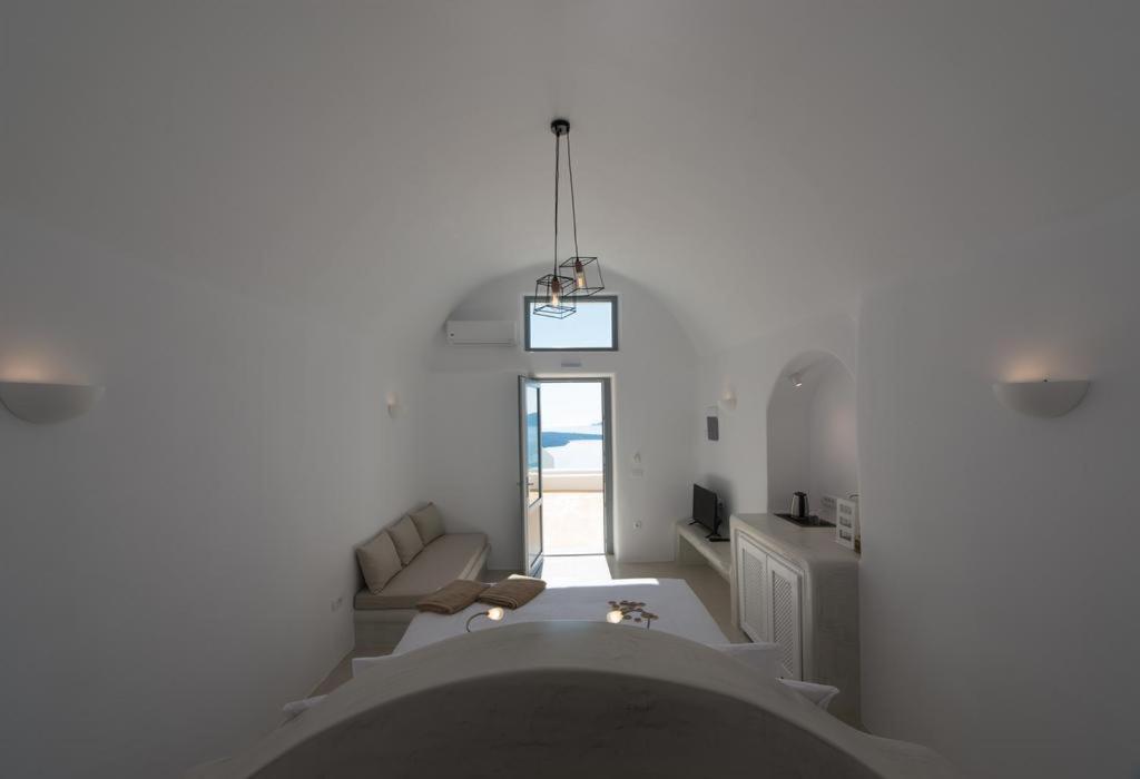 Deluxe Suite with Caldera View and Private Jacuzzi
