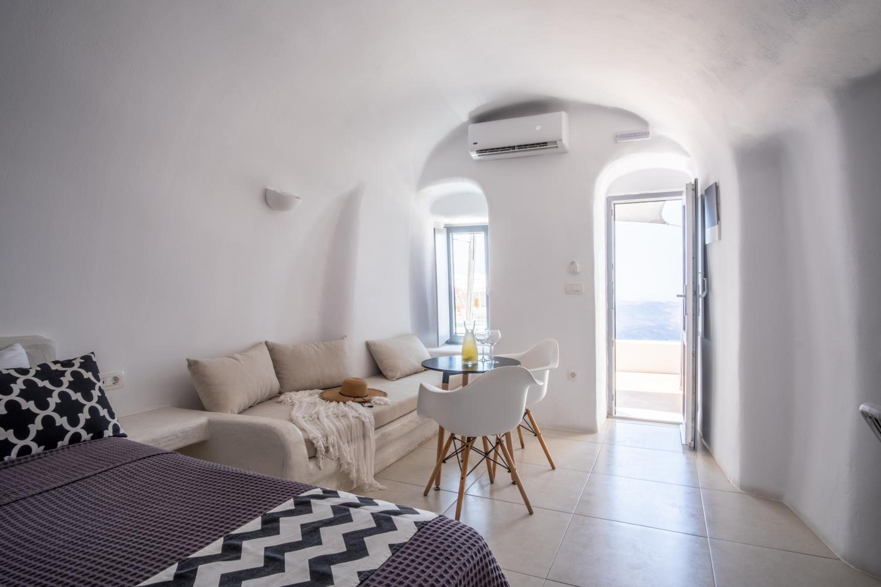 Superior Suite with Caldera View and Private Jacuzzi