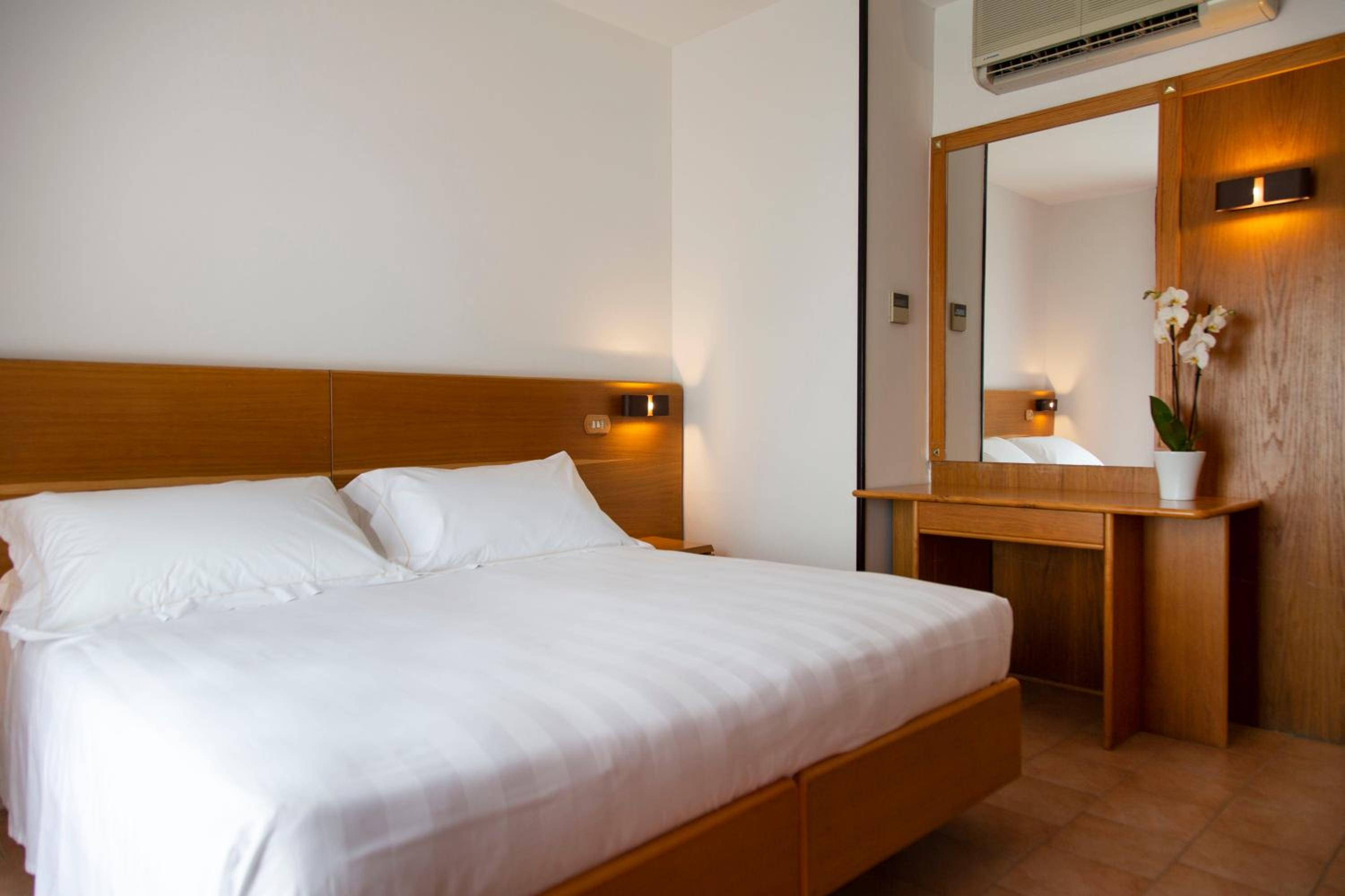 Standard Room with Garden View photo 3