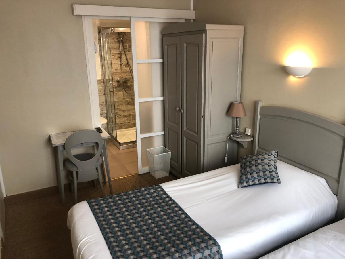 Communicating Rooms