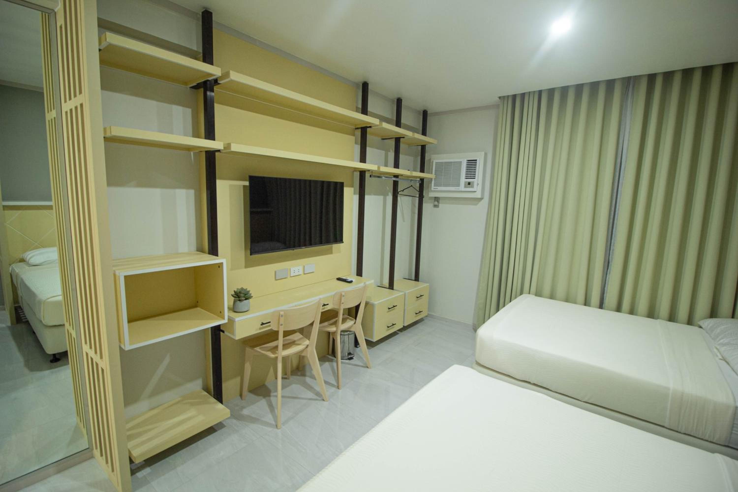 Deluxe Room - Photo 10
