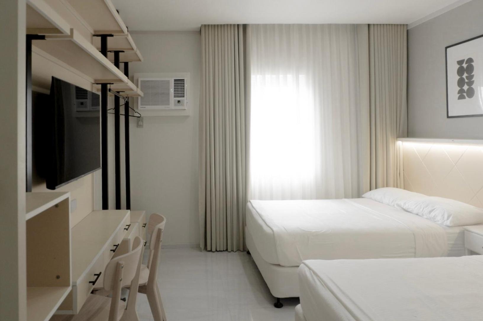 Deluxe Room - Photo 9