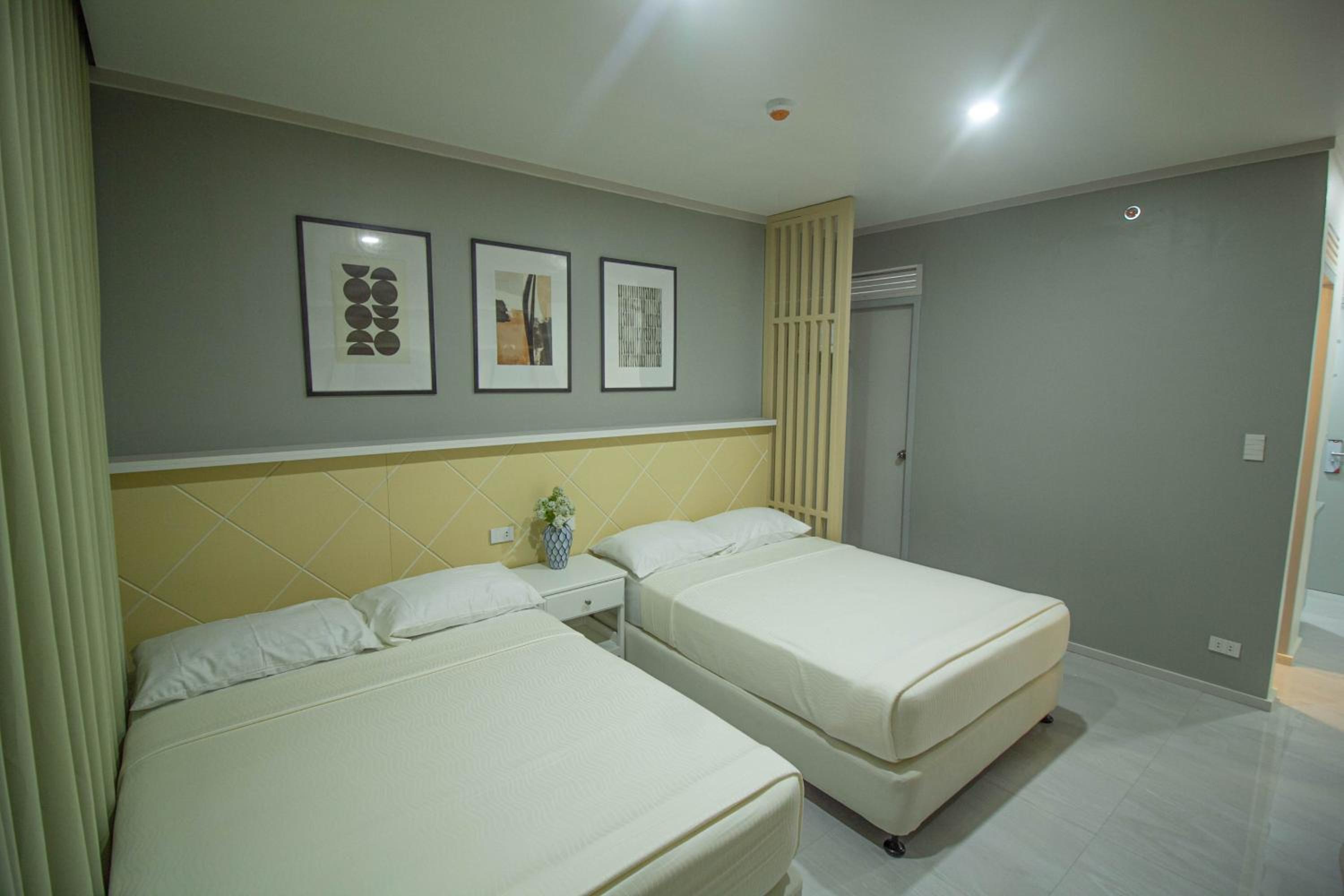 Deluxe Room - Photo 8