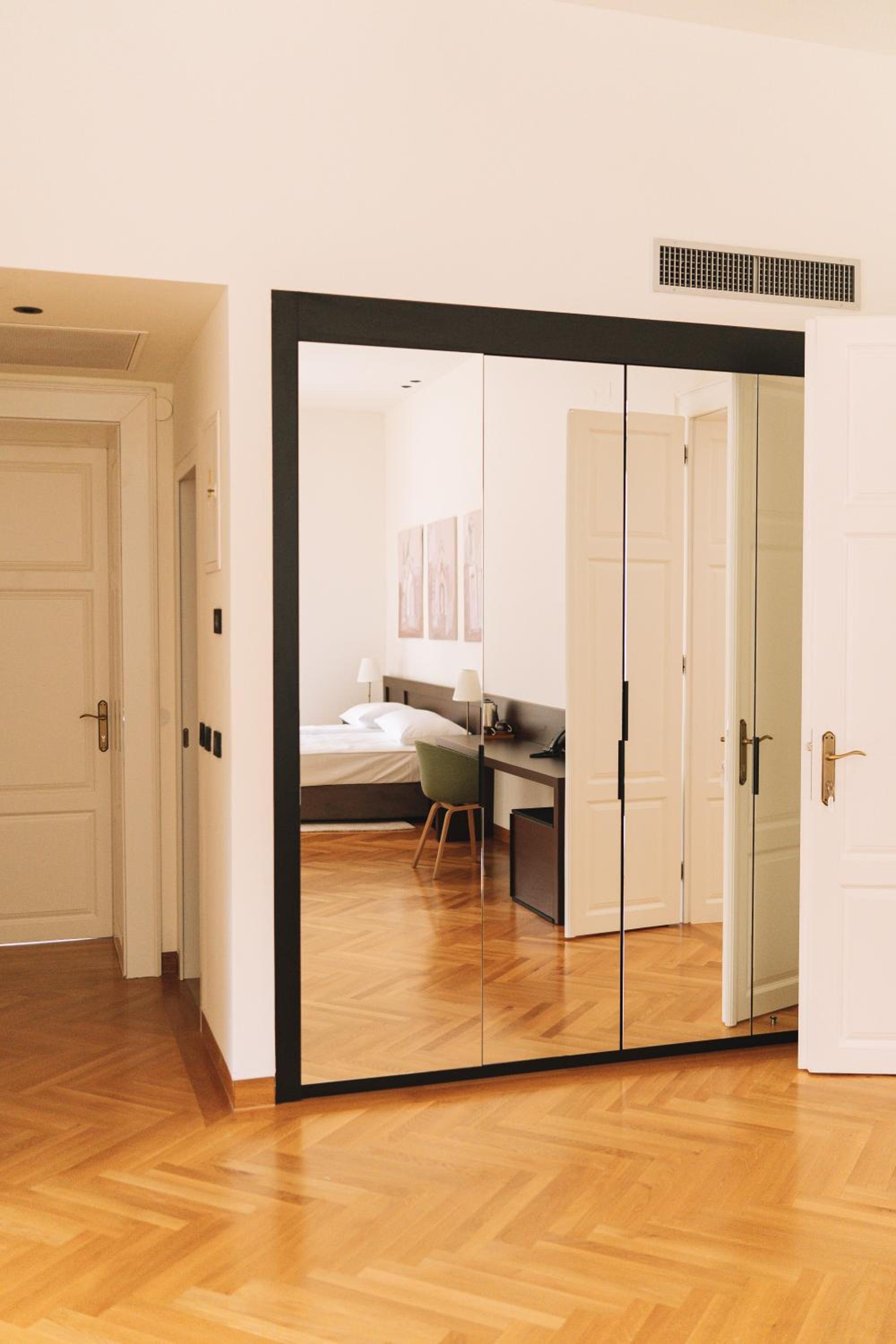 Large Double or Twin Room photo 1