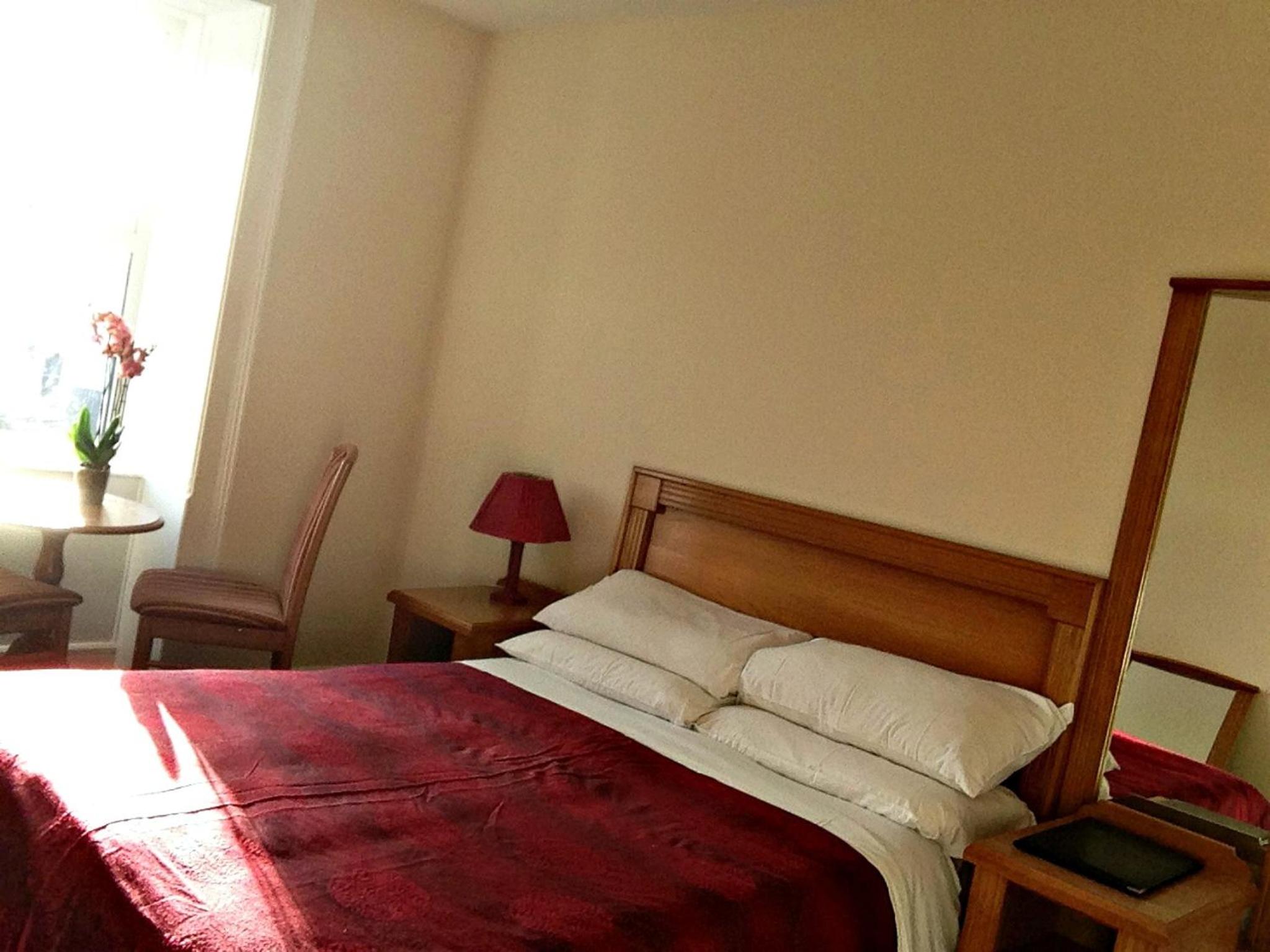 Double Room with Private Bathroom - Photo 4