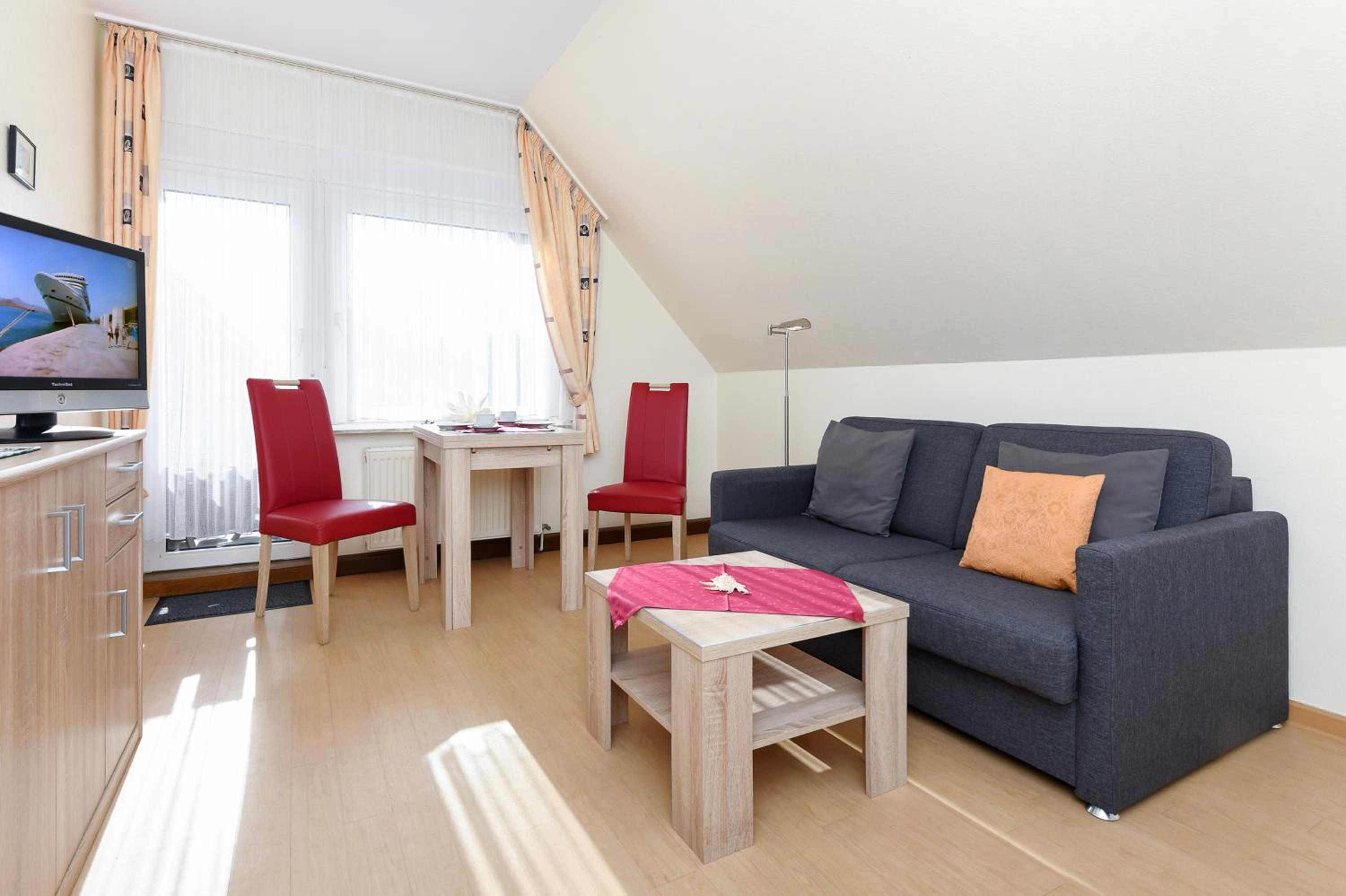 One-Bedroom Apartment with Balcony photo 1