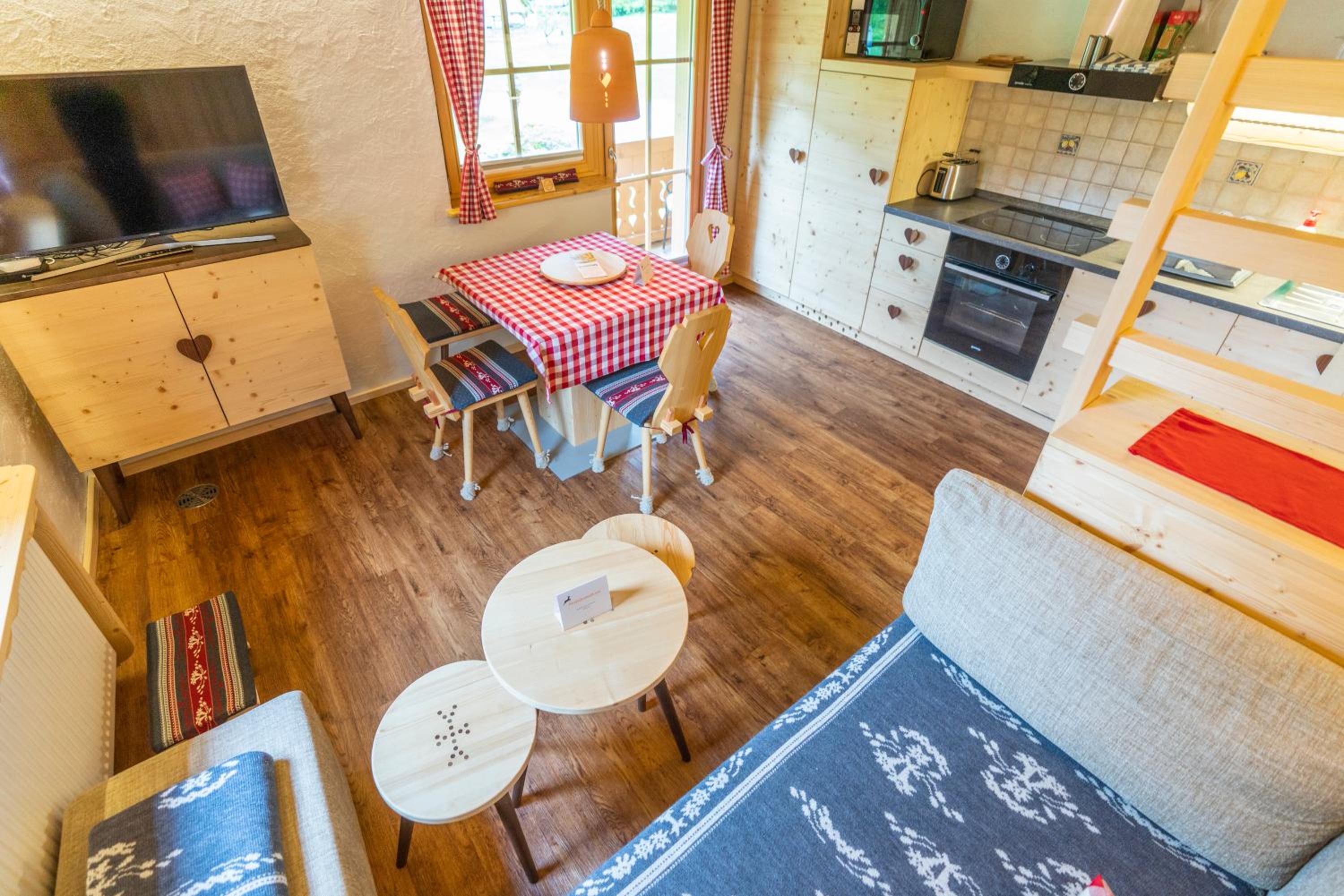 A2 - Deluxe Duplex One-Bedroom Apartment with Balcony