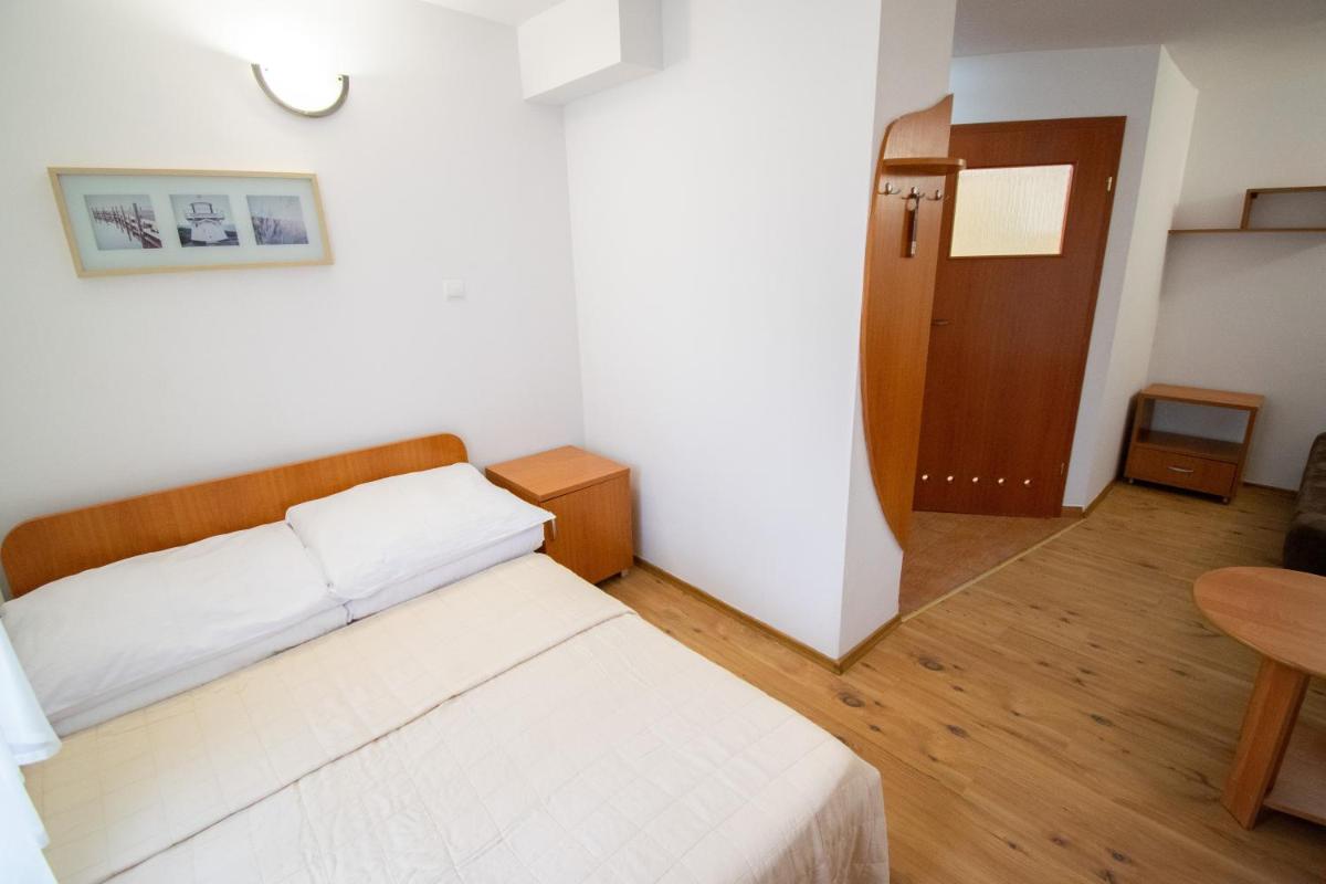 Large Double Room - Photo 4