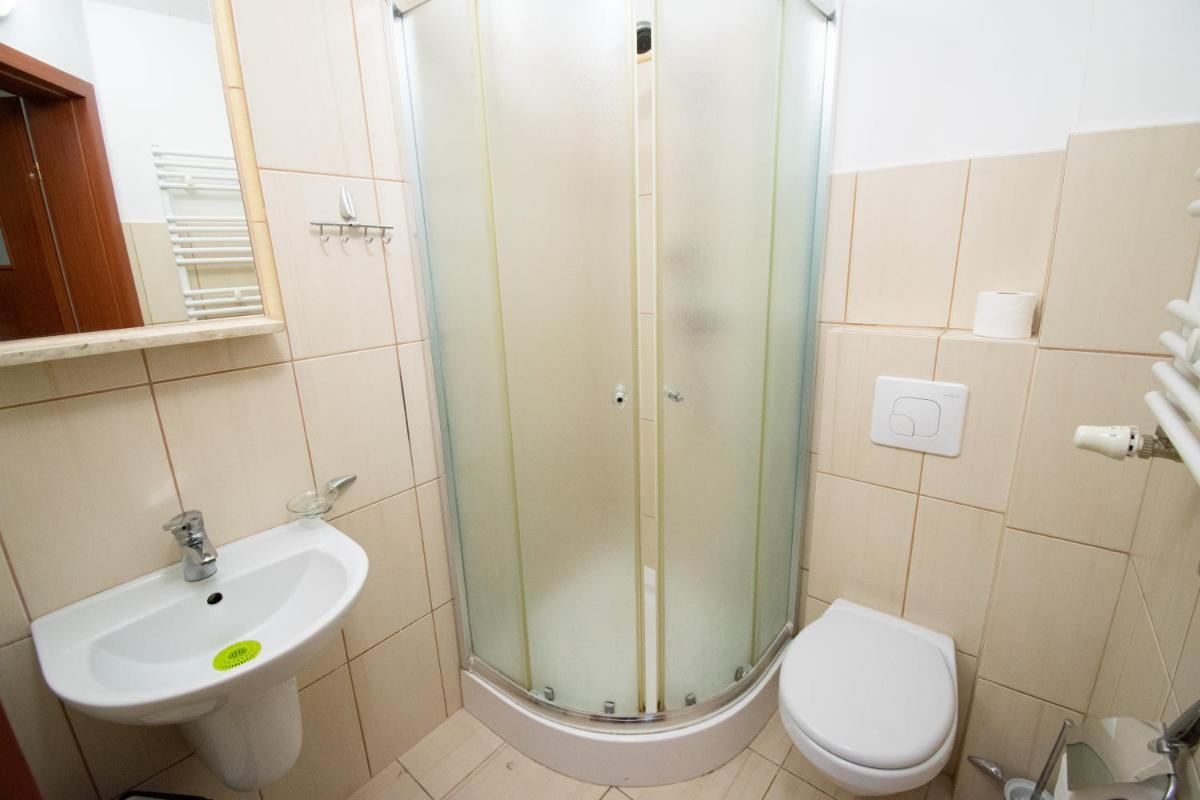 Large Double Room - Photo 7