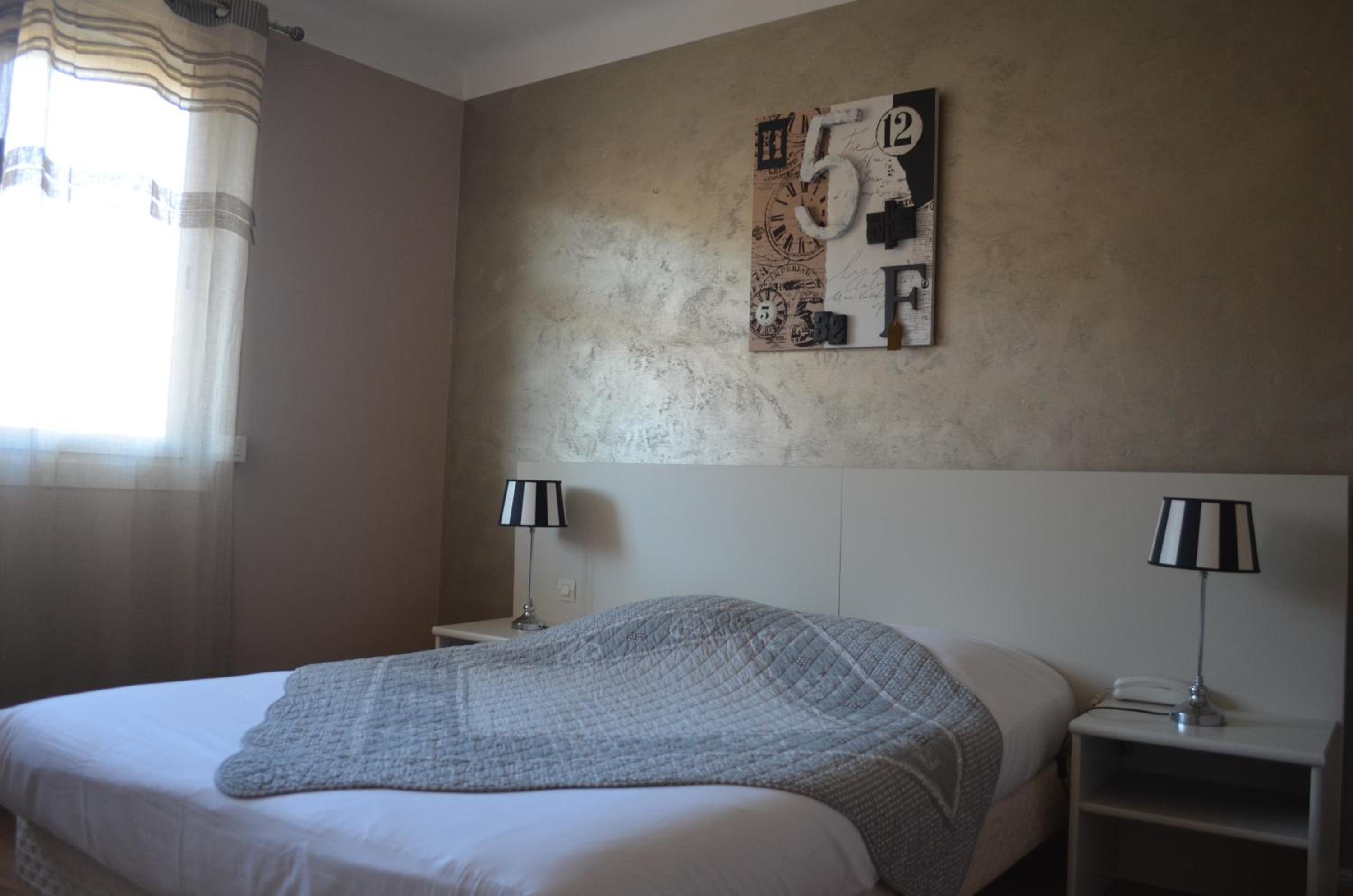 Standard Double Room - Photo 6