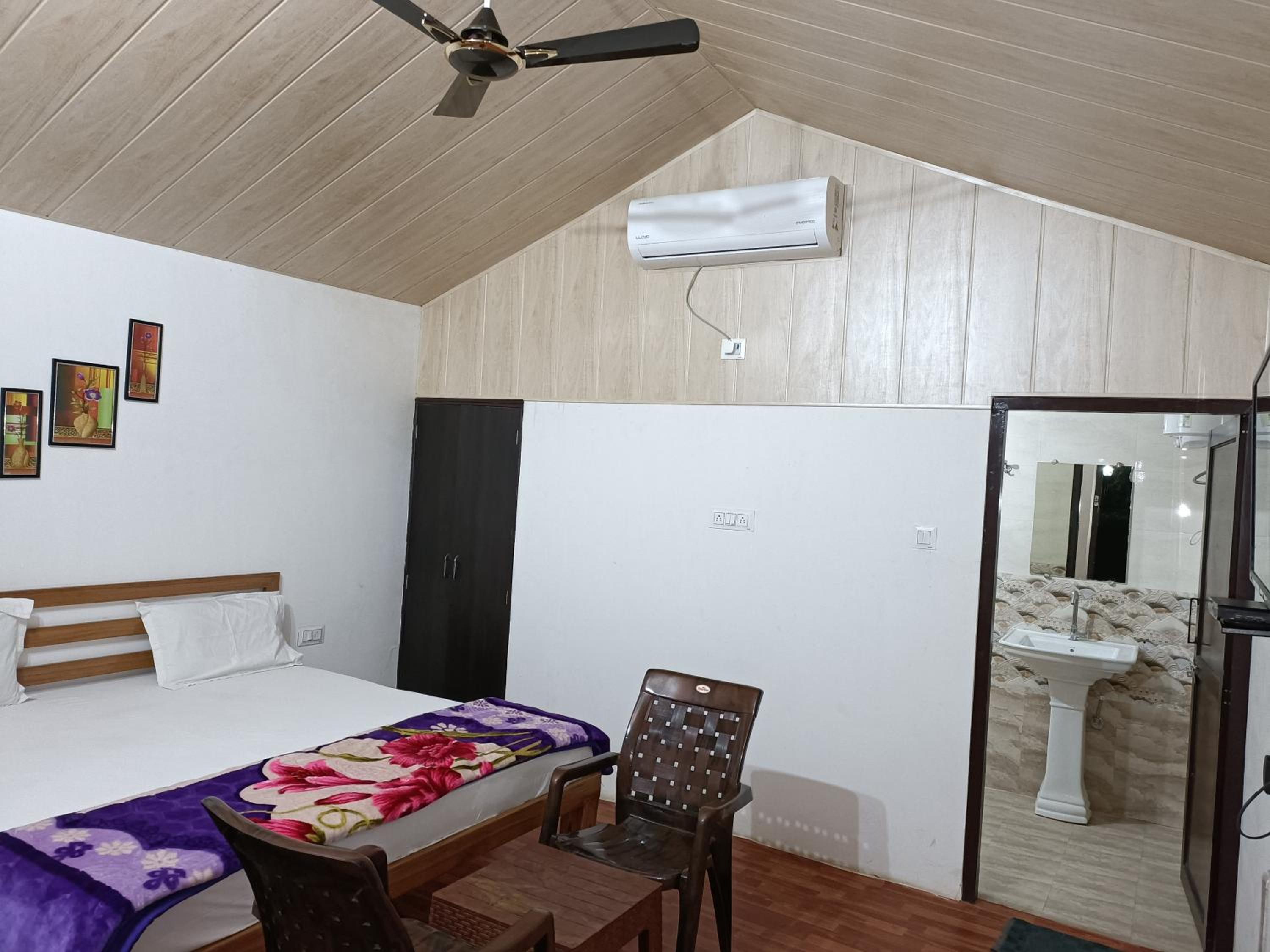 Deluxe Room - Photo 1