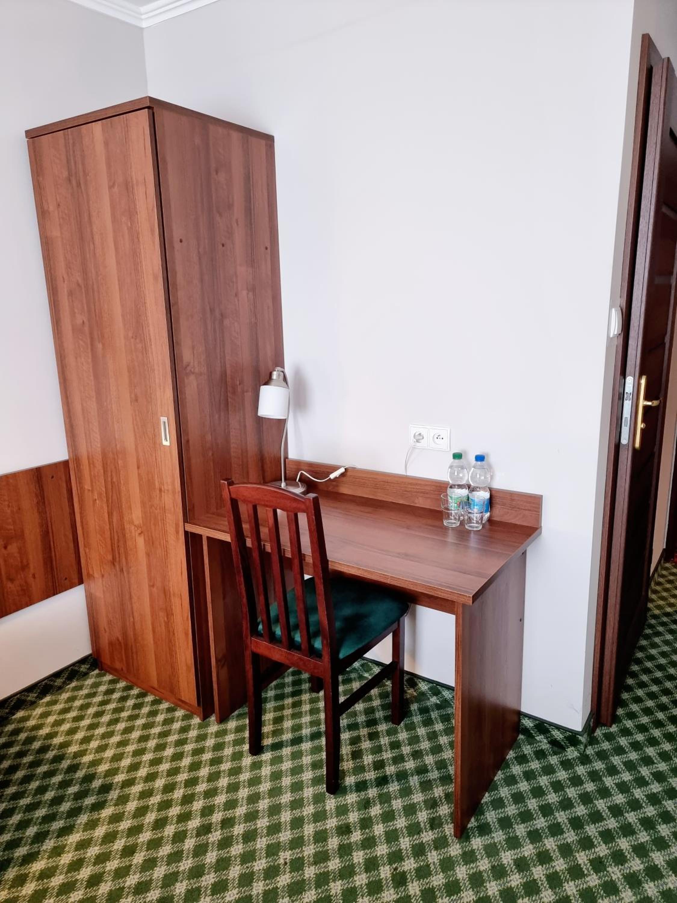 Twin Room with Air Condition photo 3