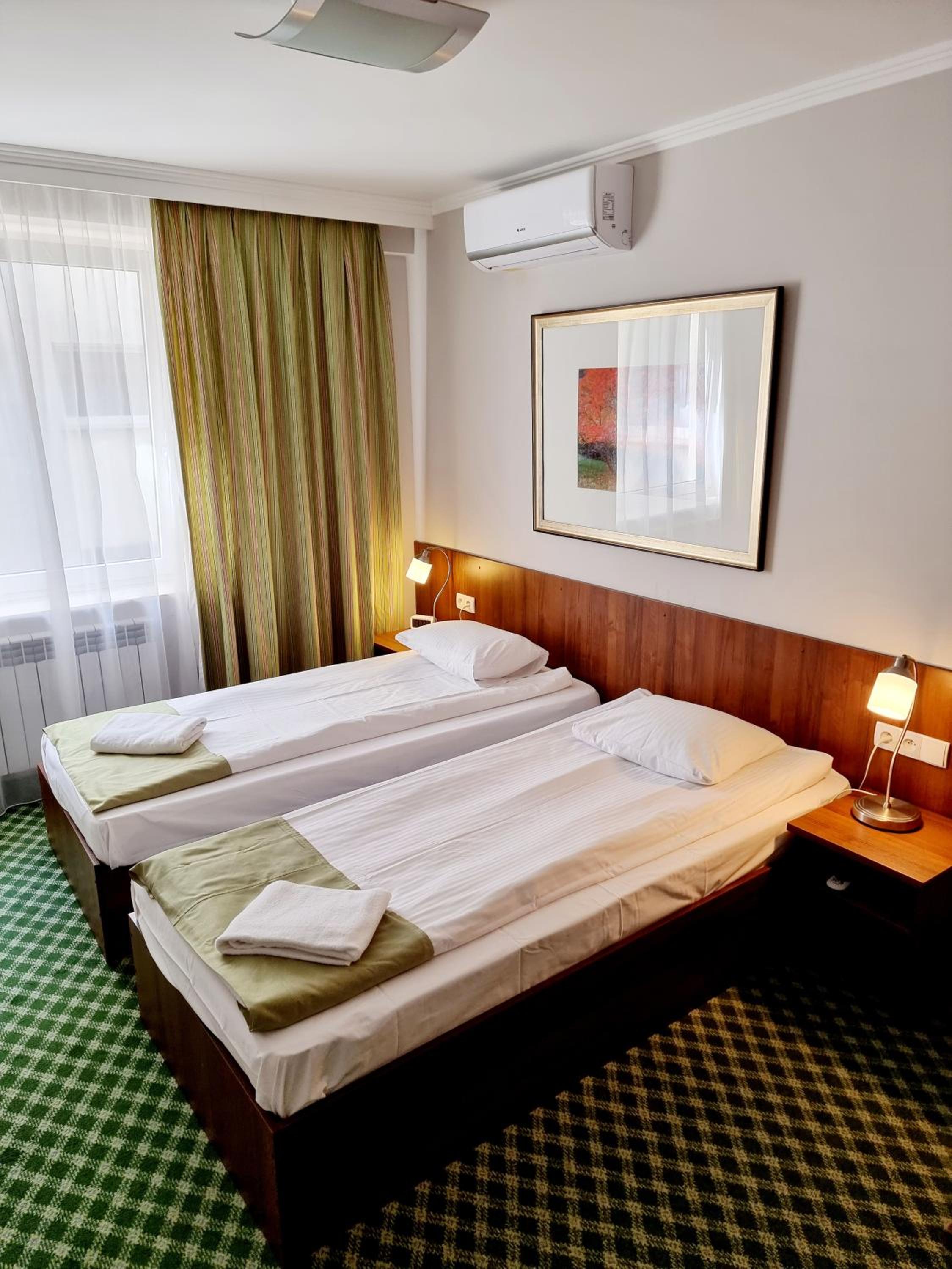 Twin Room with Air Condition photo 1