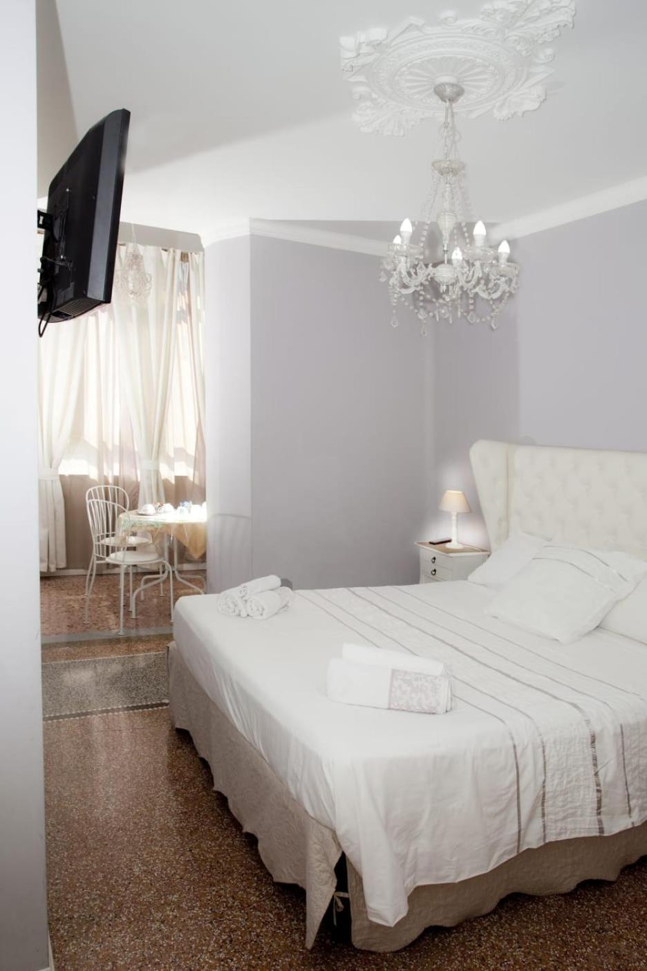 Triple Room with Private Bathroom photo 3