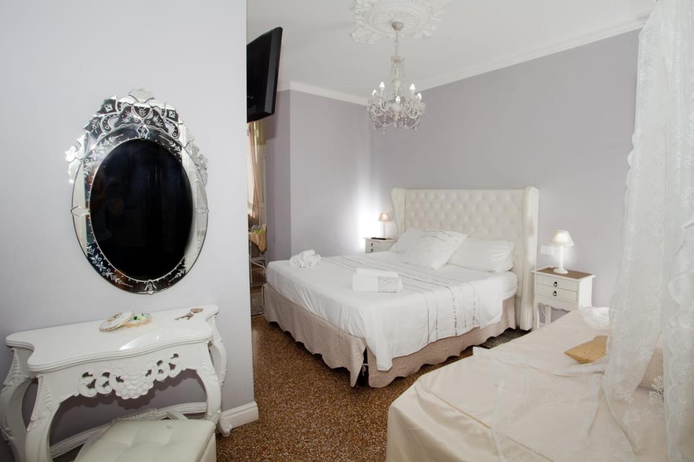 Triple Room with Private Bathroom photo 1