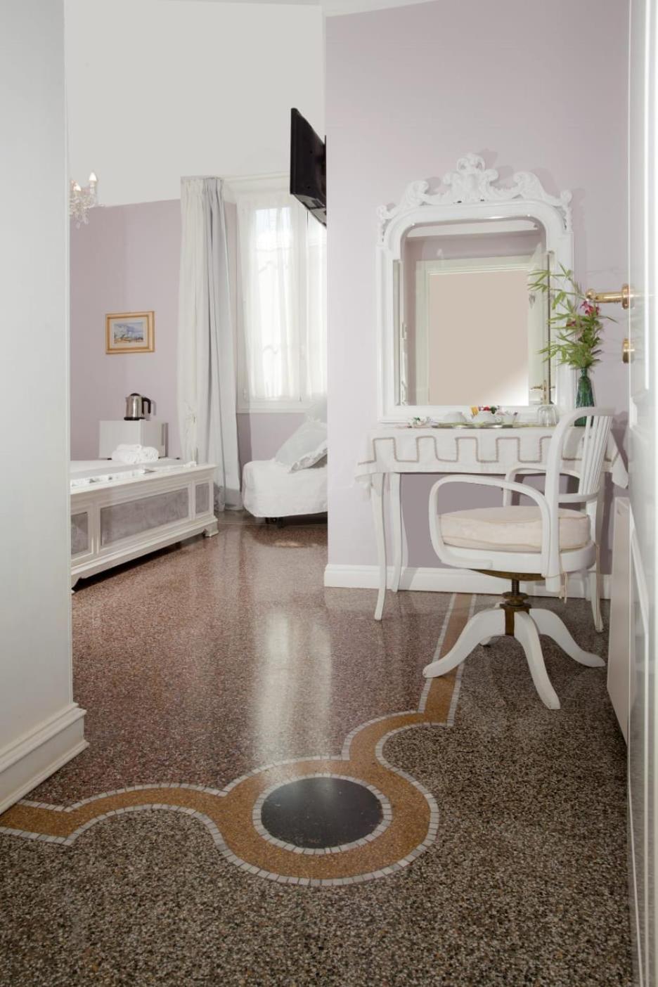 Double Room with Private Bathroom photo 1