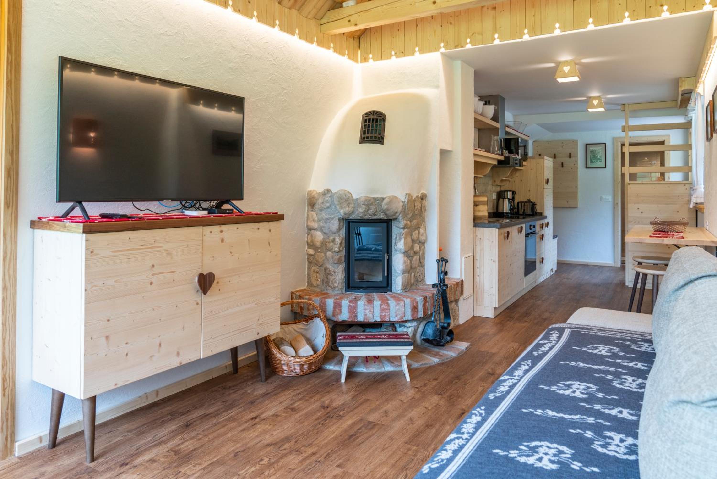 A4 - Family Two-Bedroom Apartment with Terrace and Fireplace - Ground Floor