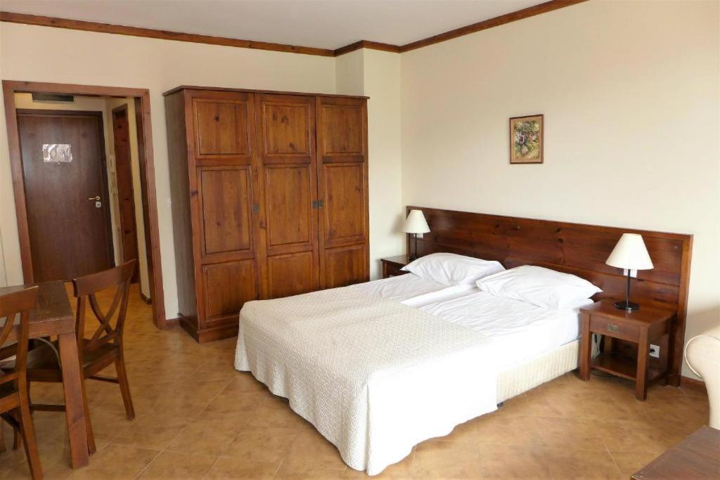 One-Bedroom Apartment - Photo 67