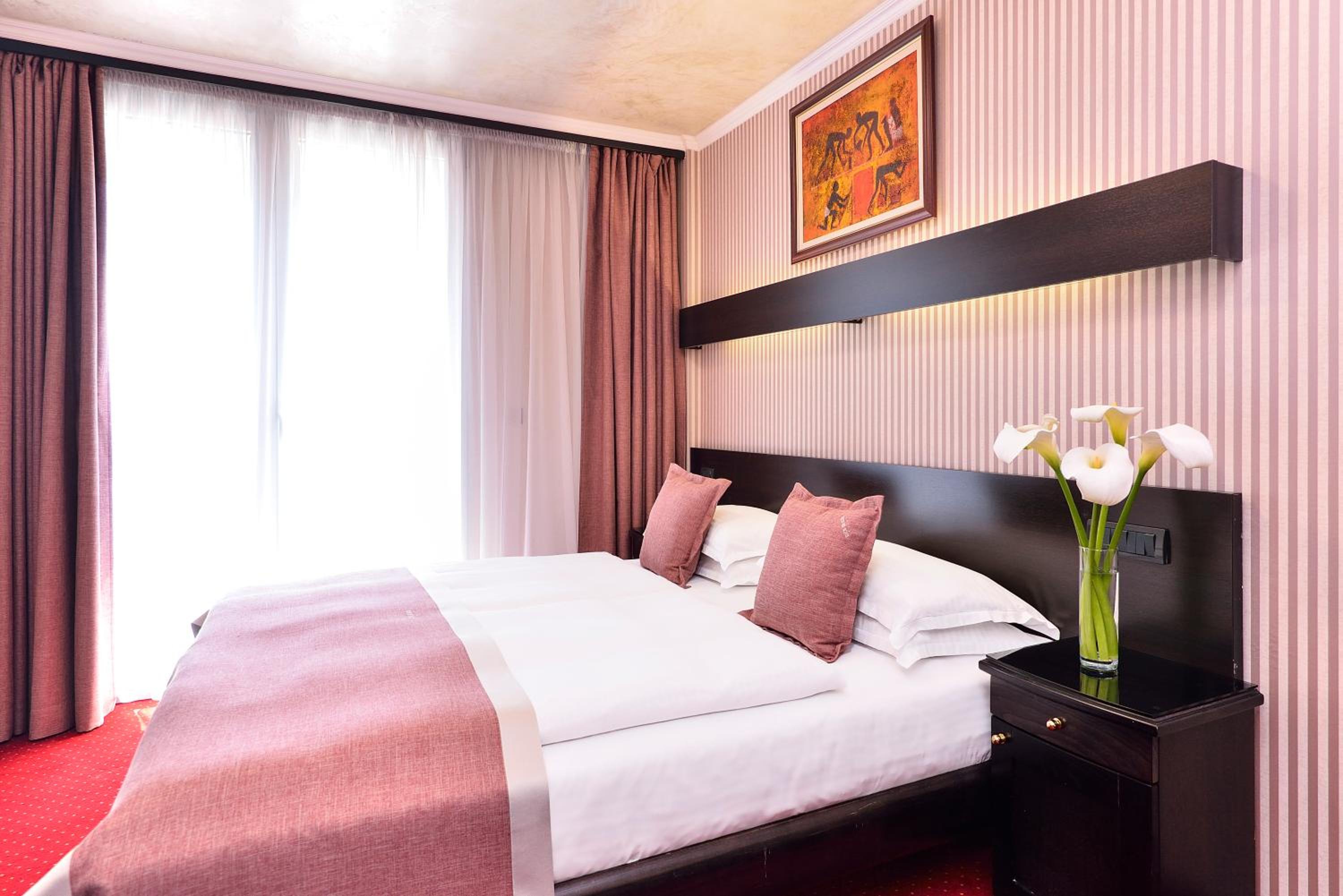 Deluxe Double Room - Photo 1