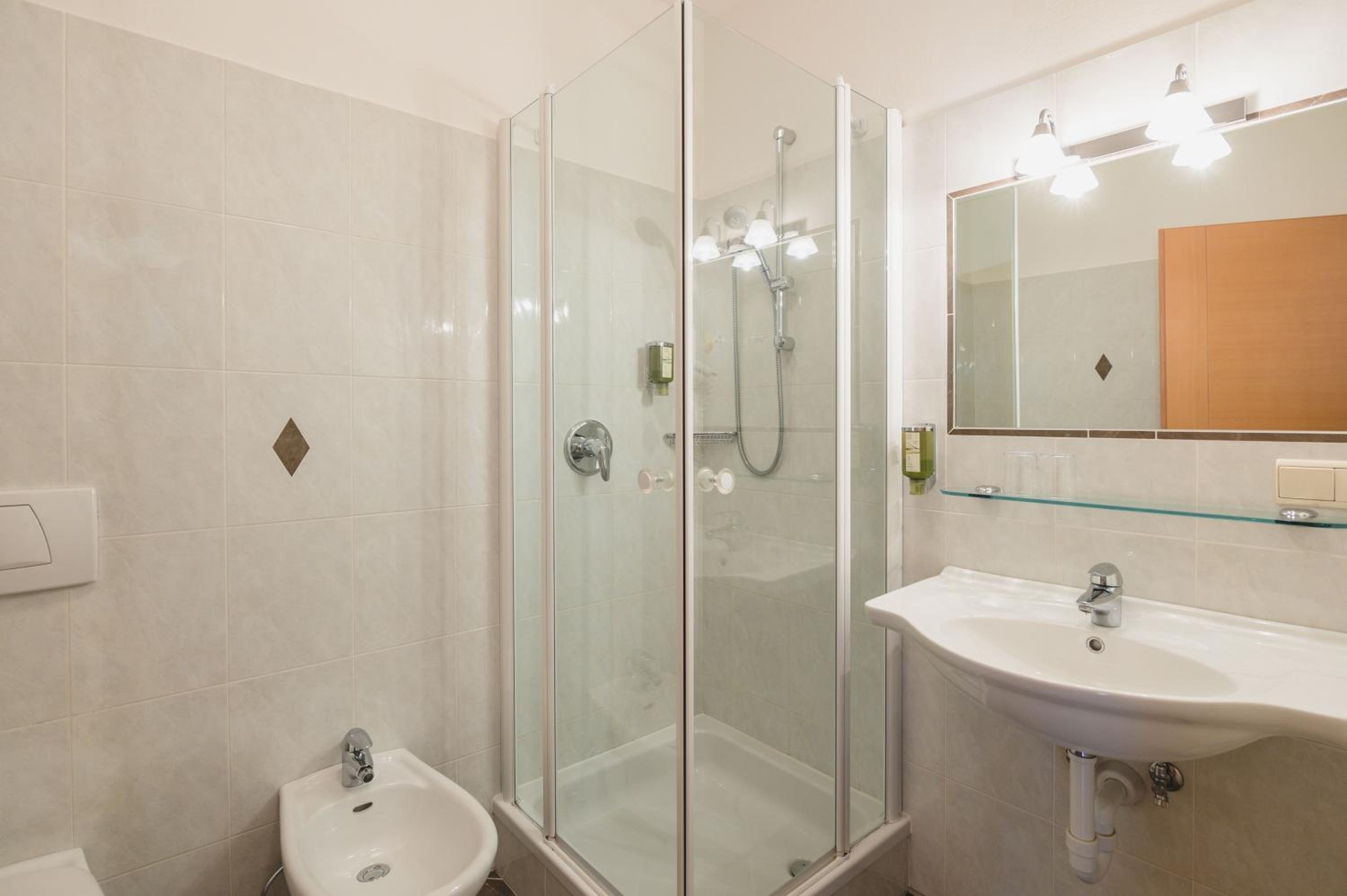 Double Room - Photo 6