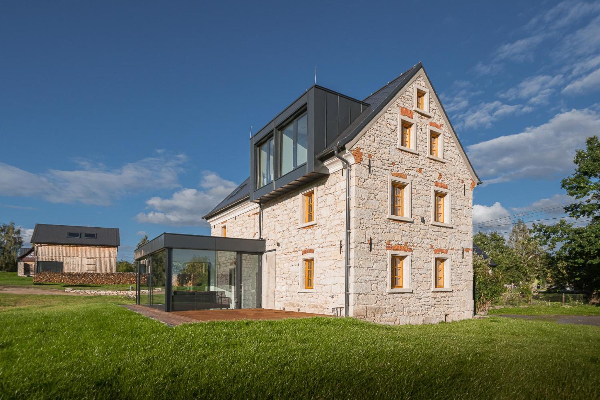 Four-Bedroom House photo 3