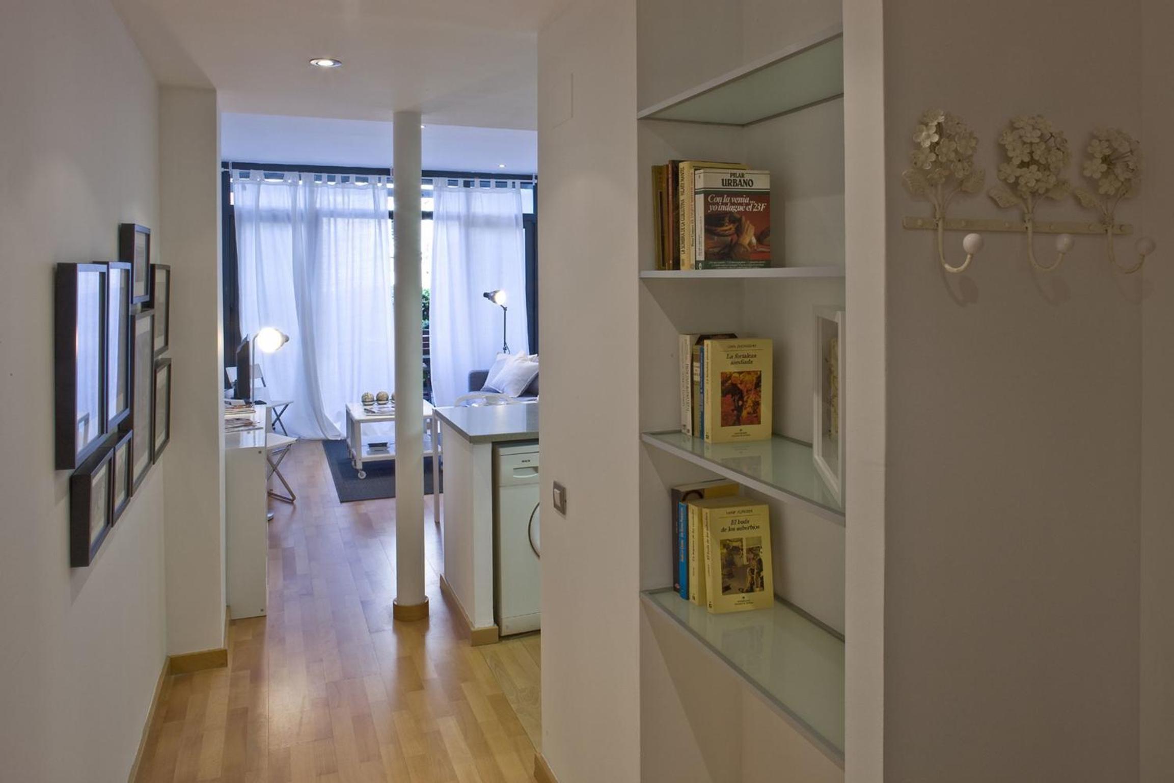 One-Bedroom Apartment photo 3