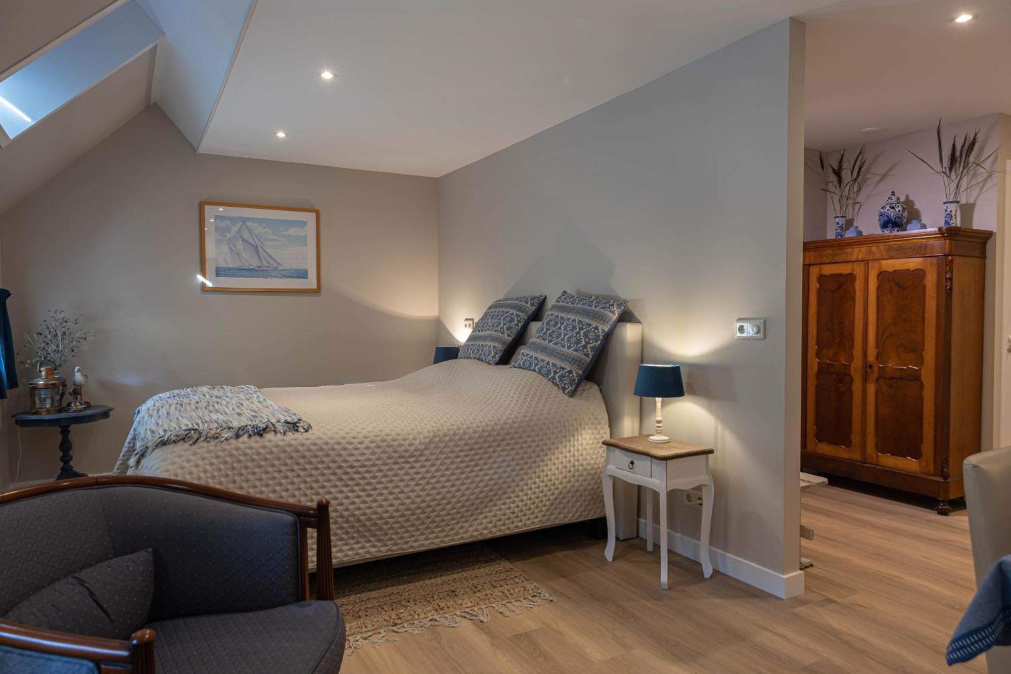 Deluxe King Room photo 1