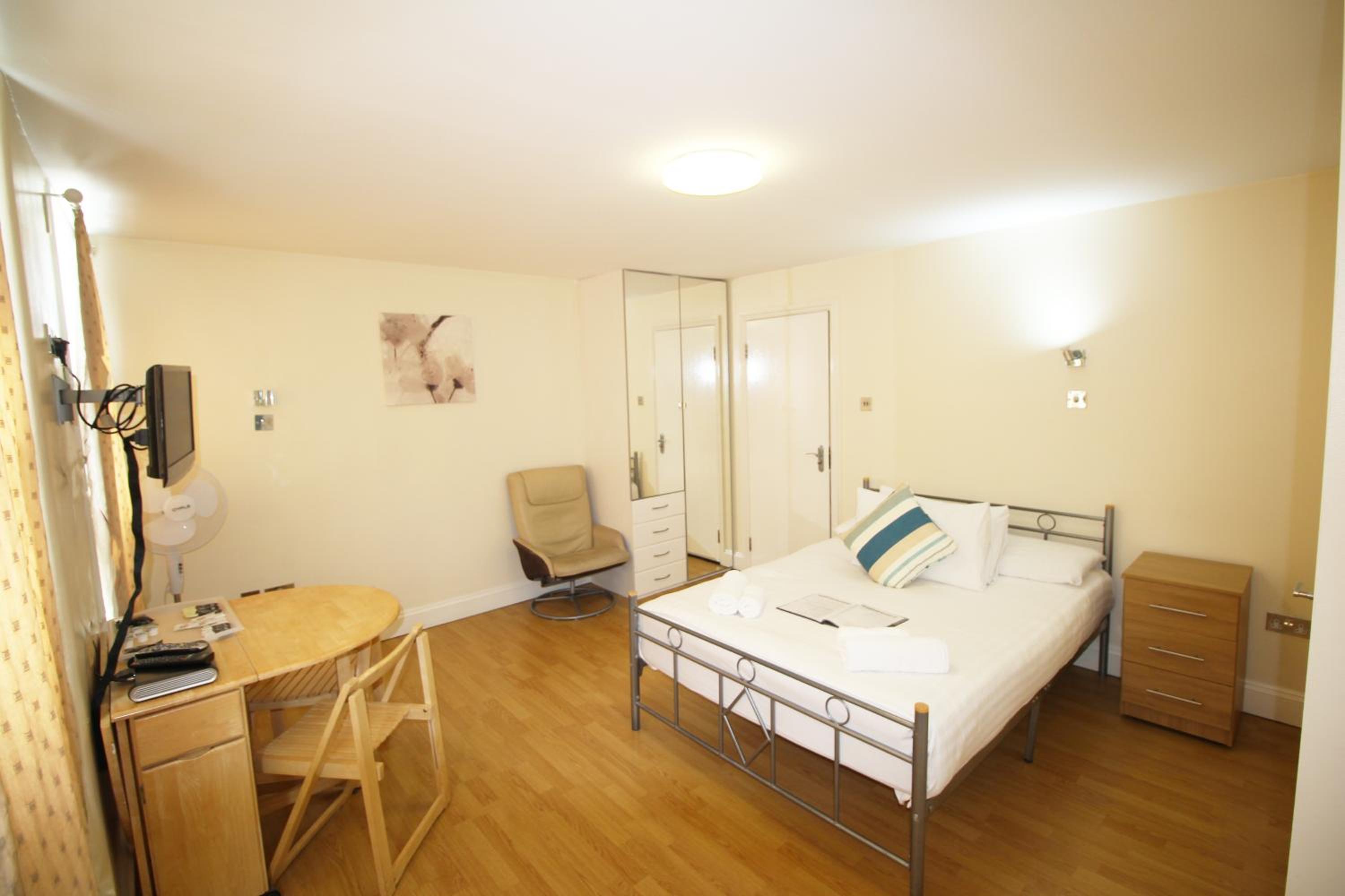 Double Room with Private Bathroom photo 2