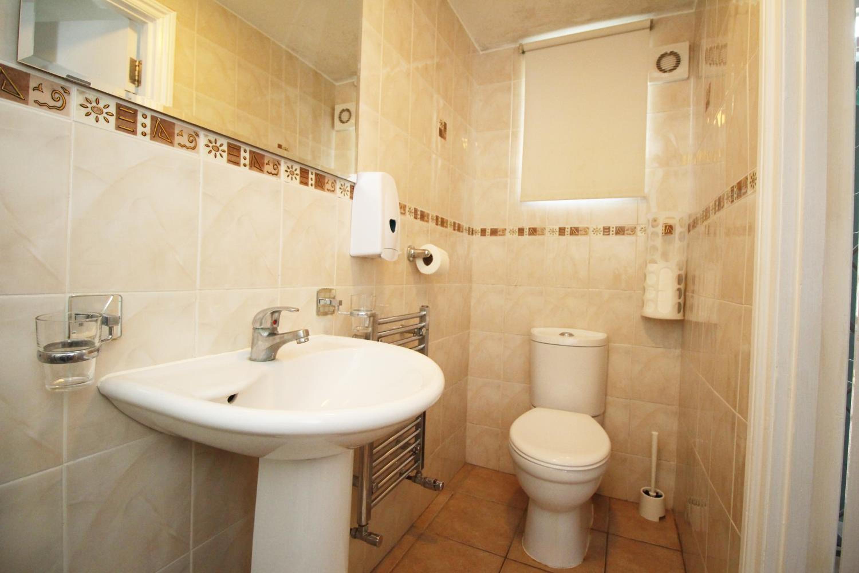 Double Room with Private Bathroom photo 3