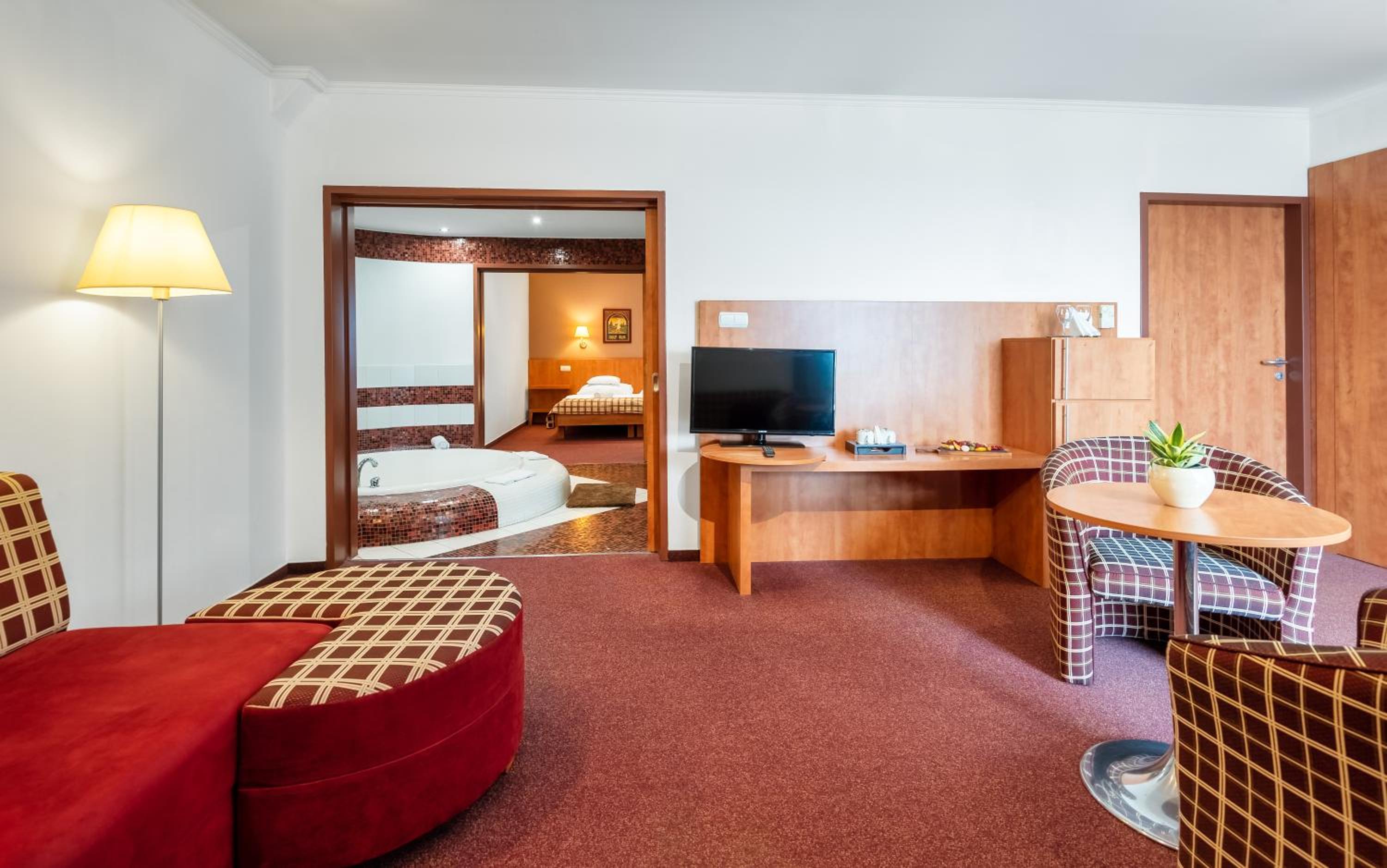 Deluxe Suite with Balcony and Air-conditioning