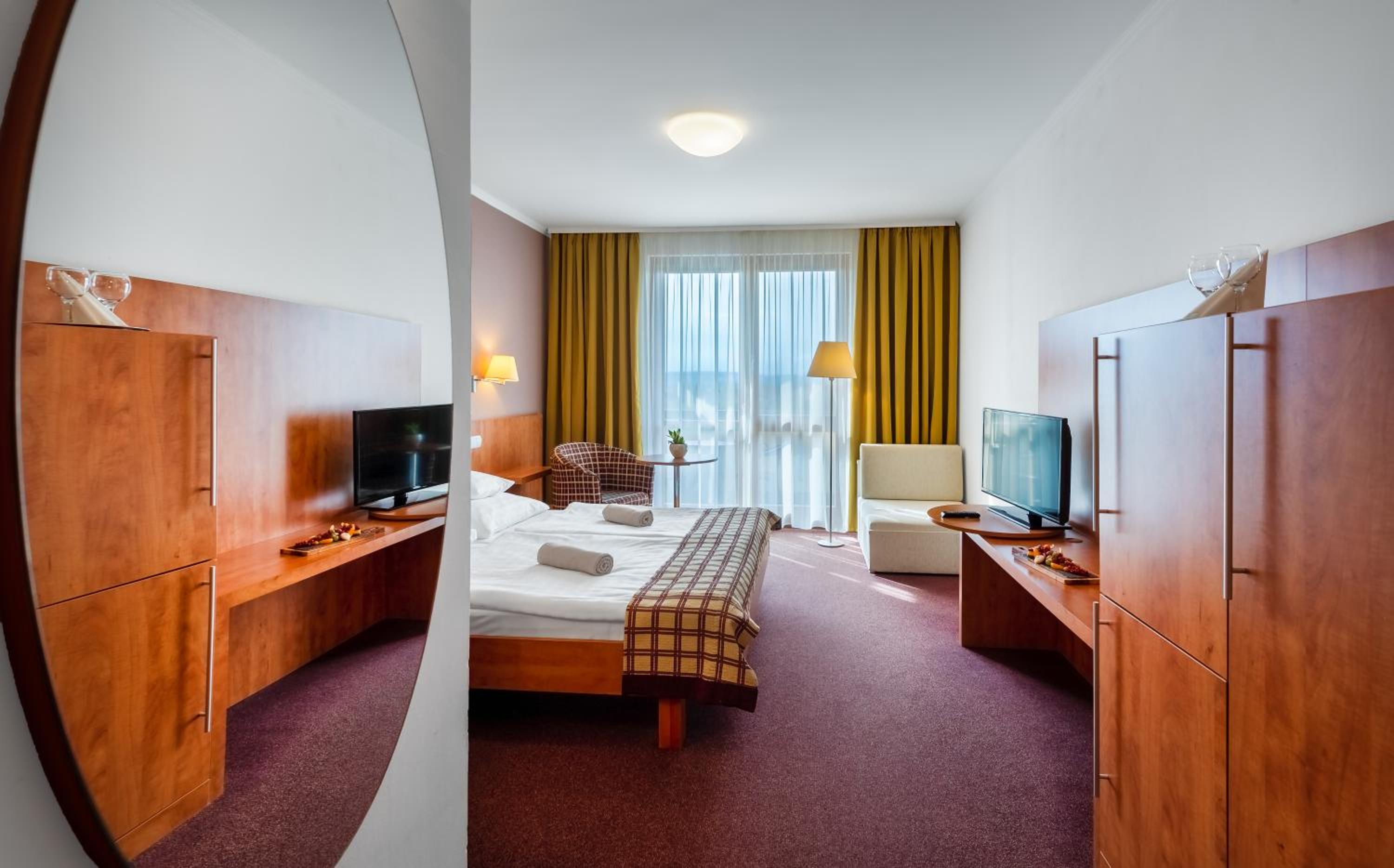 Triple Room with Balcony and Air-conditioning