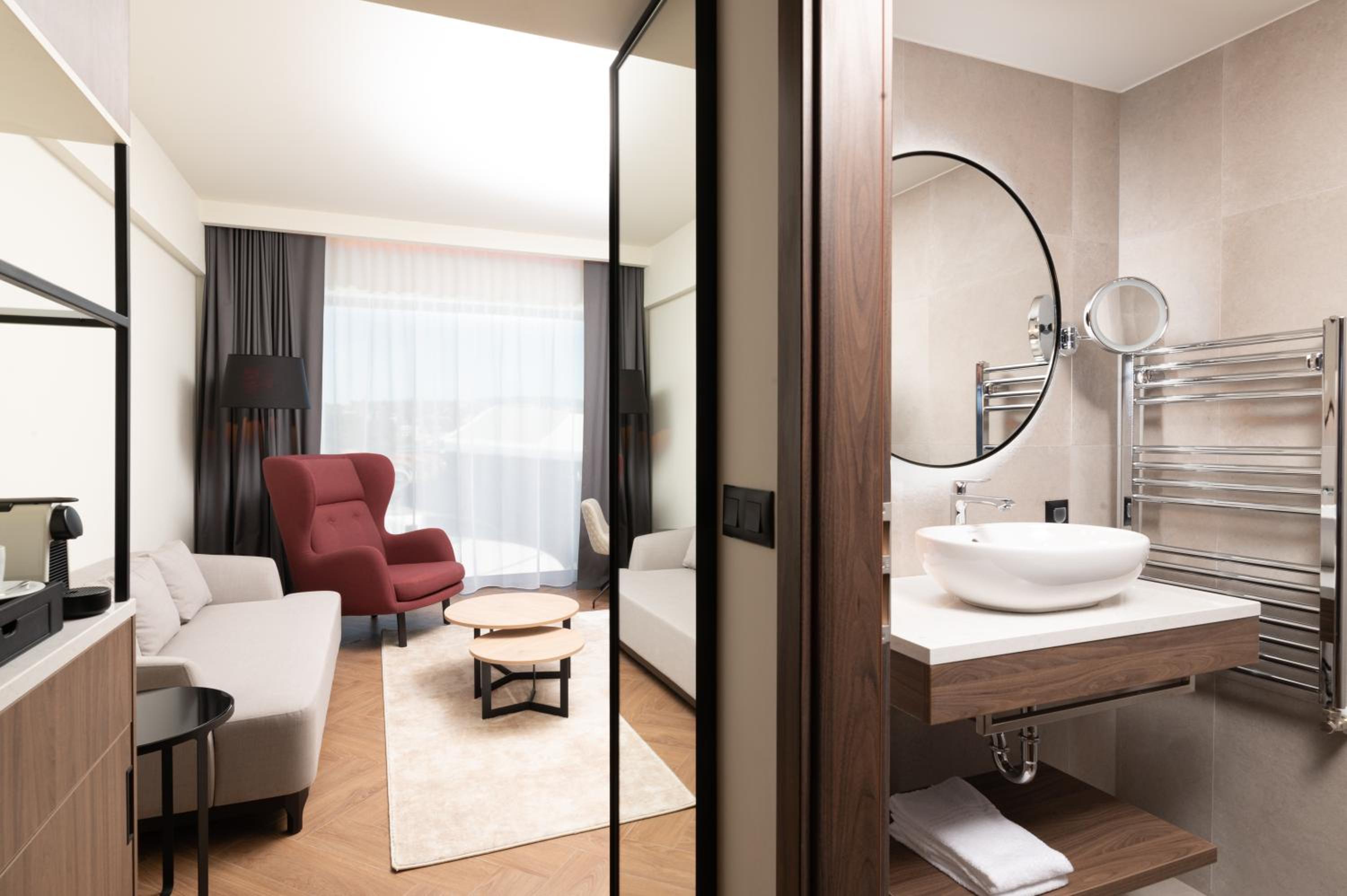 Suite - One Bedroom - Photo 2