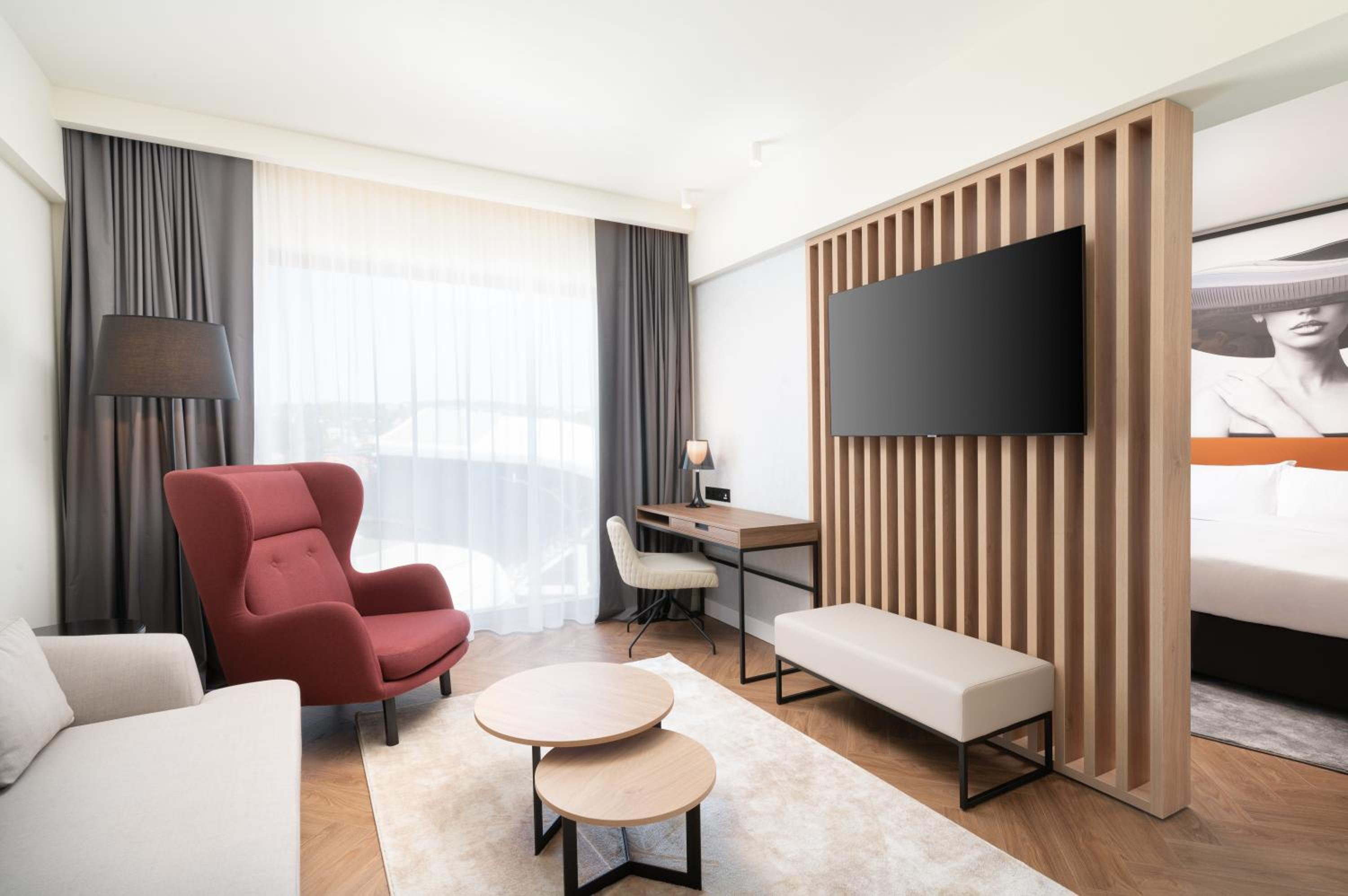 Suite - One Bedroom - Photo 4