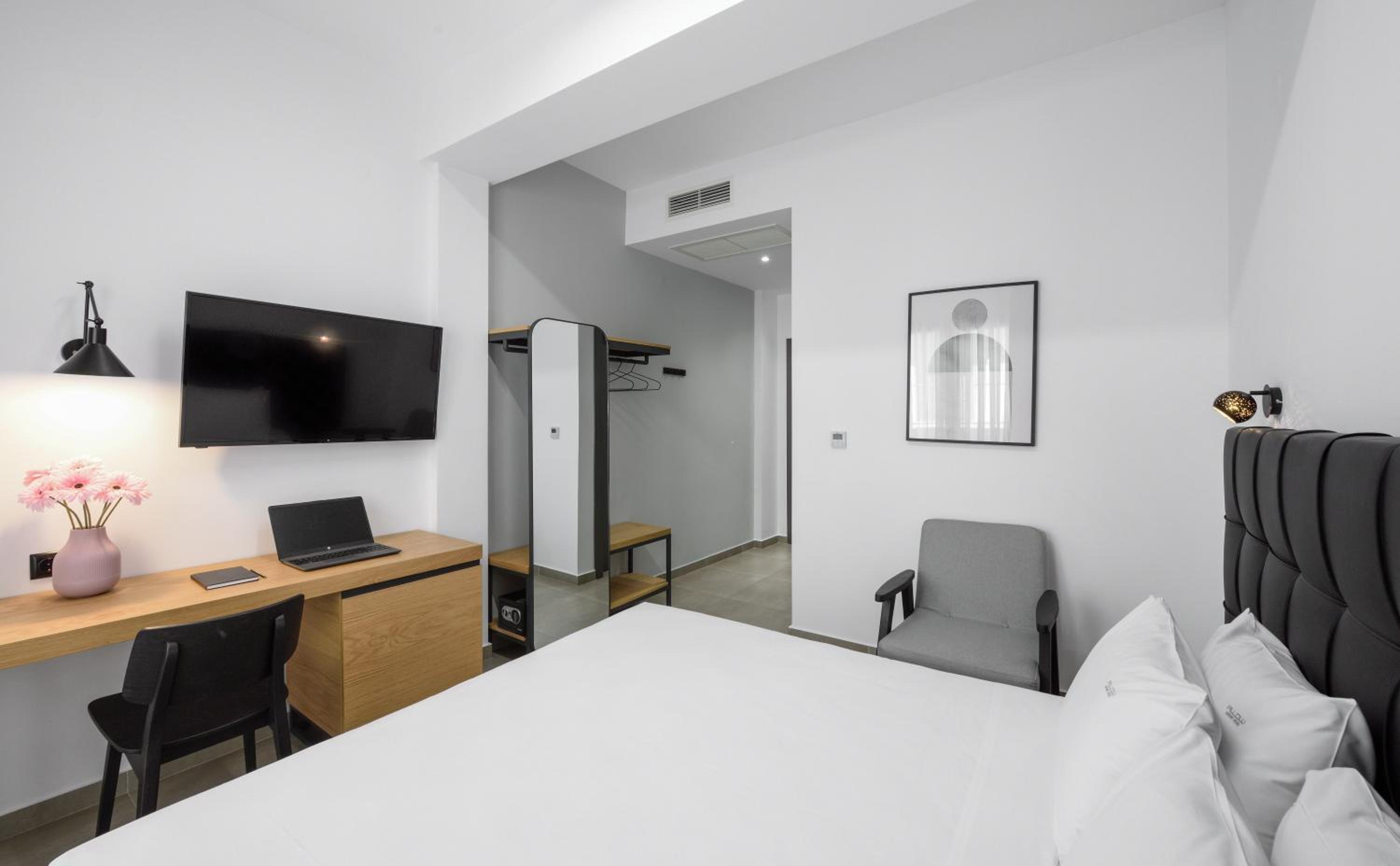 Comfort Double Room White Tower View