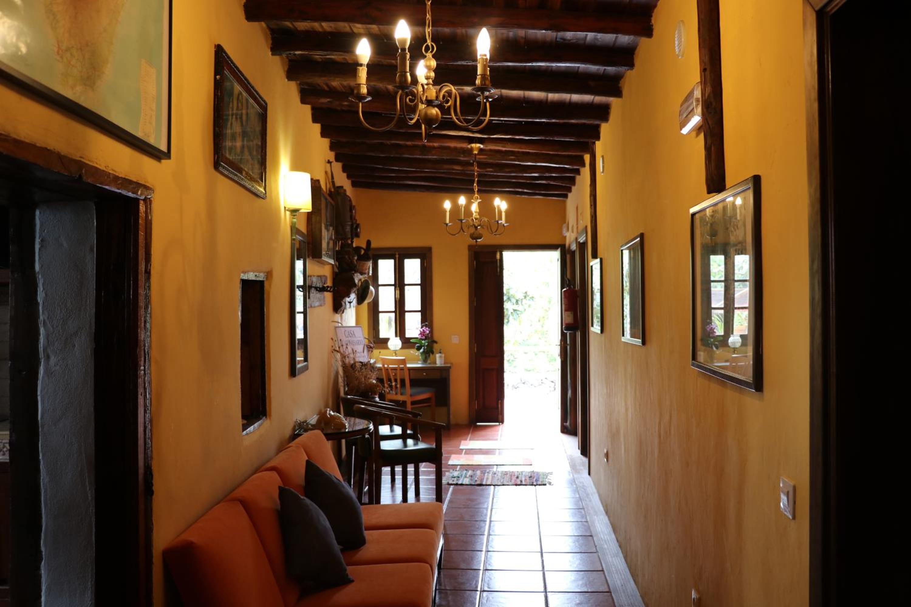 Five-Bedroom House photo 3