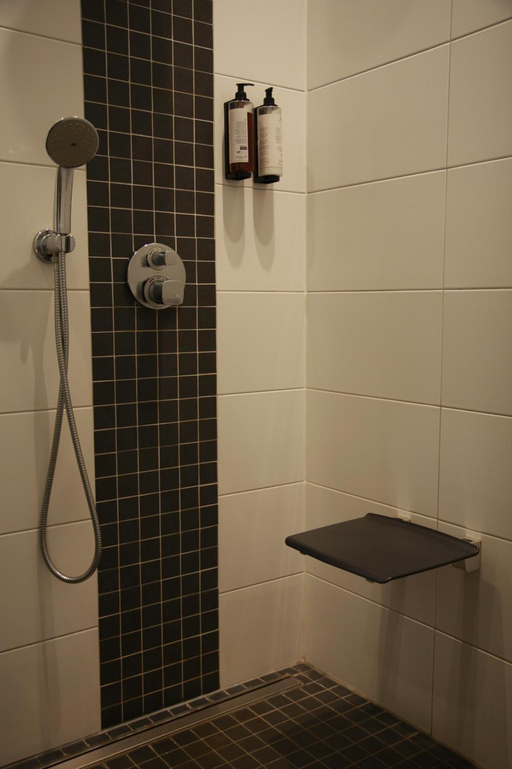 Comfort Double Room - Disabled photo 3