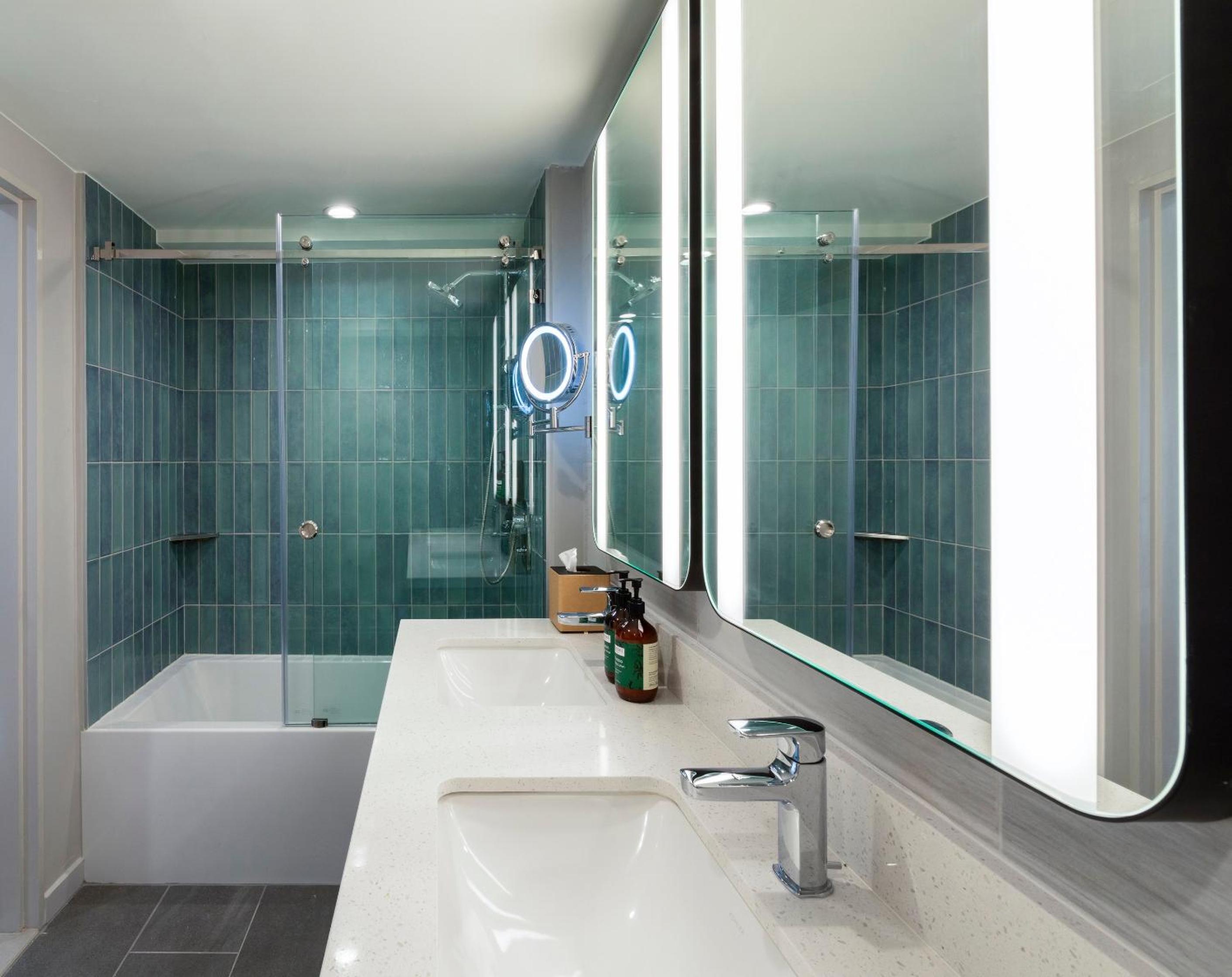 Standard Ocean View - Two Double Beds - Photo 7