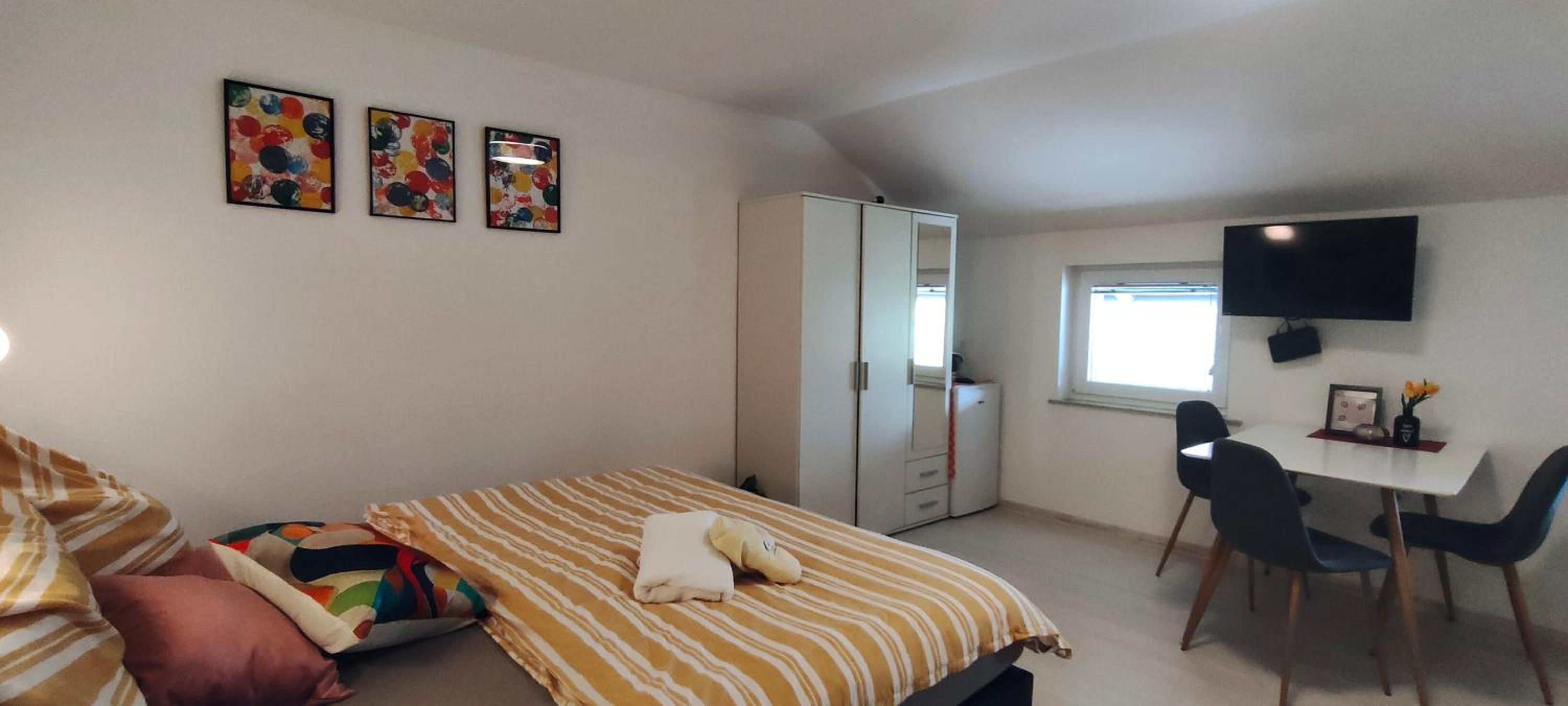 Double Room - Photo 6
