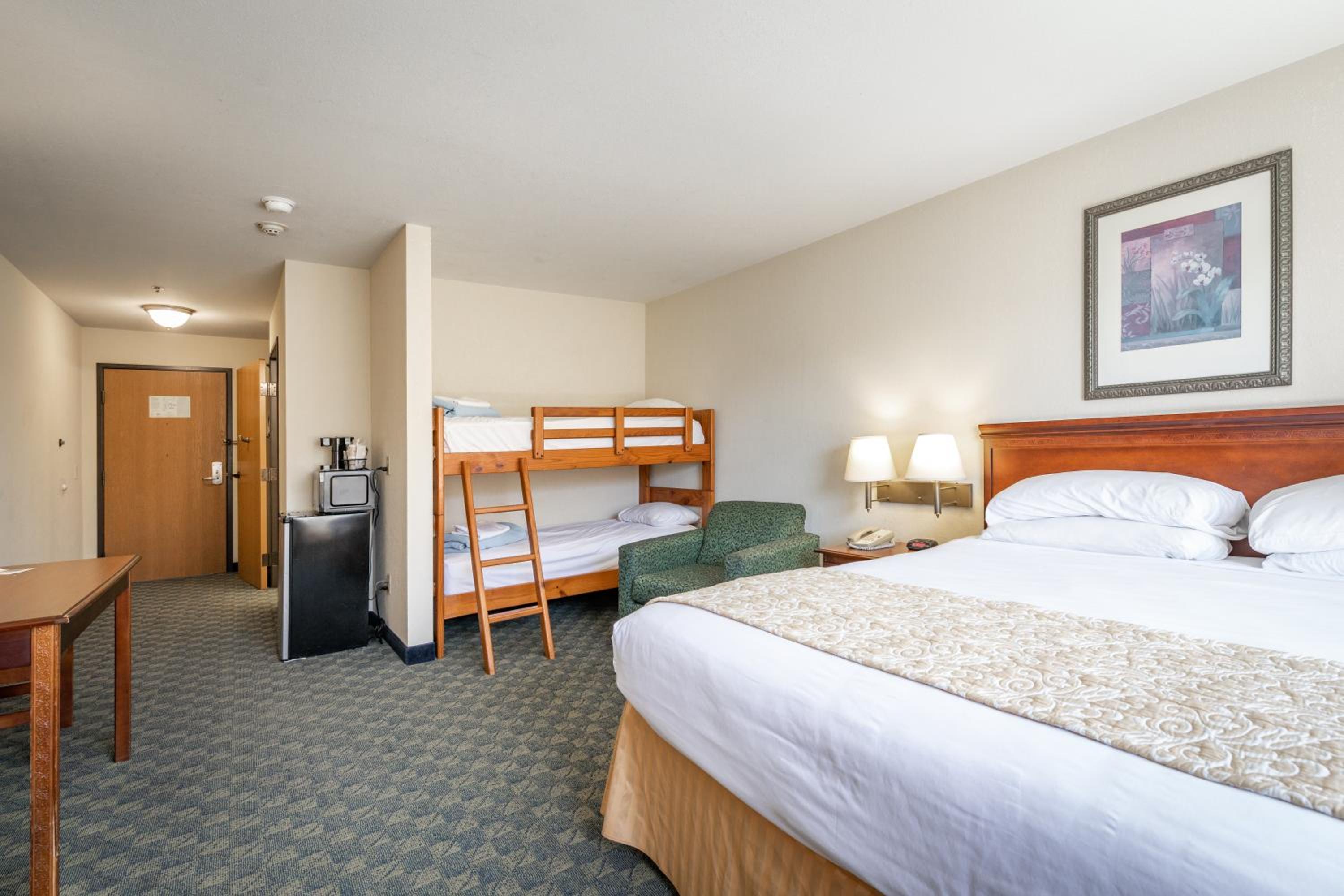 King Room with Bunk Beds - No Waterpark Access  - Photo 11